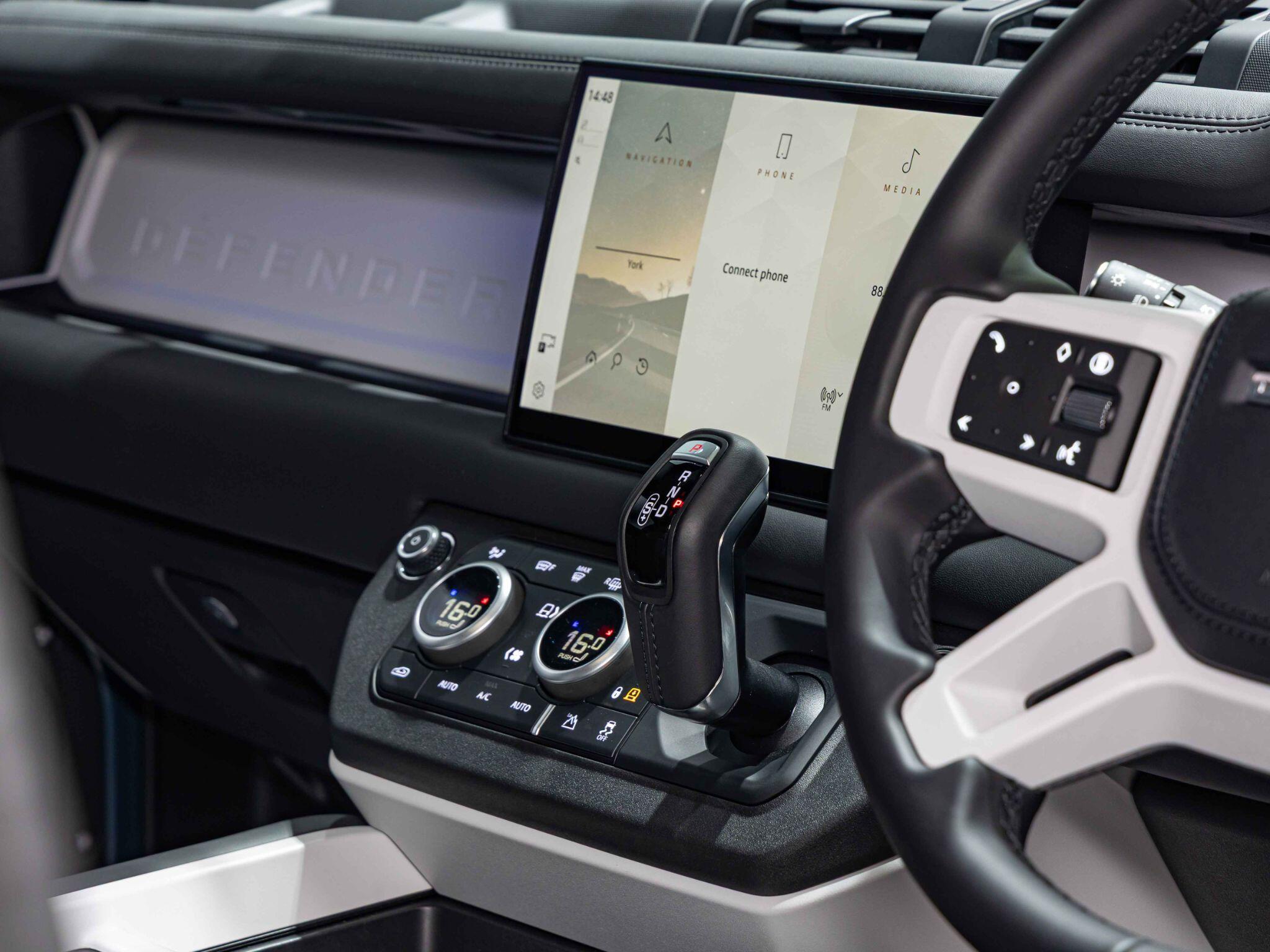 Land Rover Defender view 25