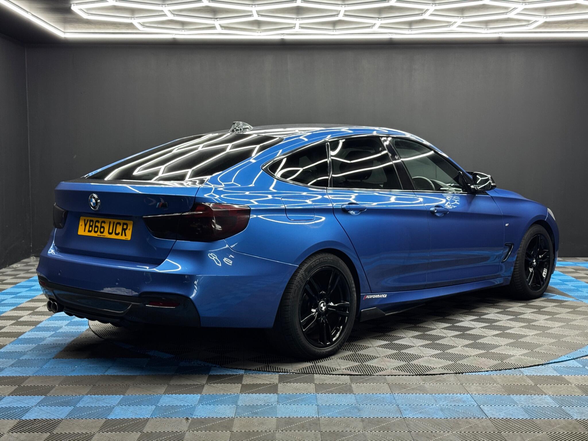 BMW 3 Series view 5
