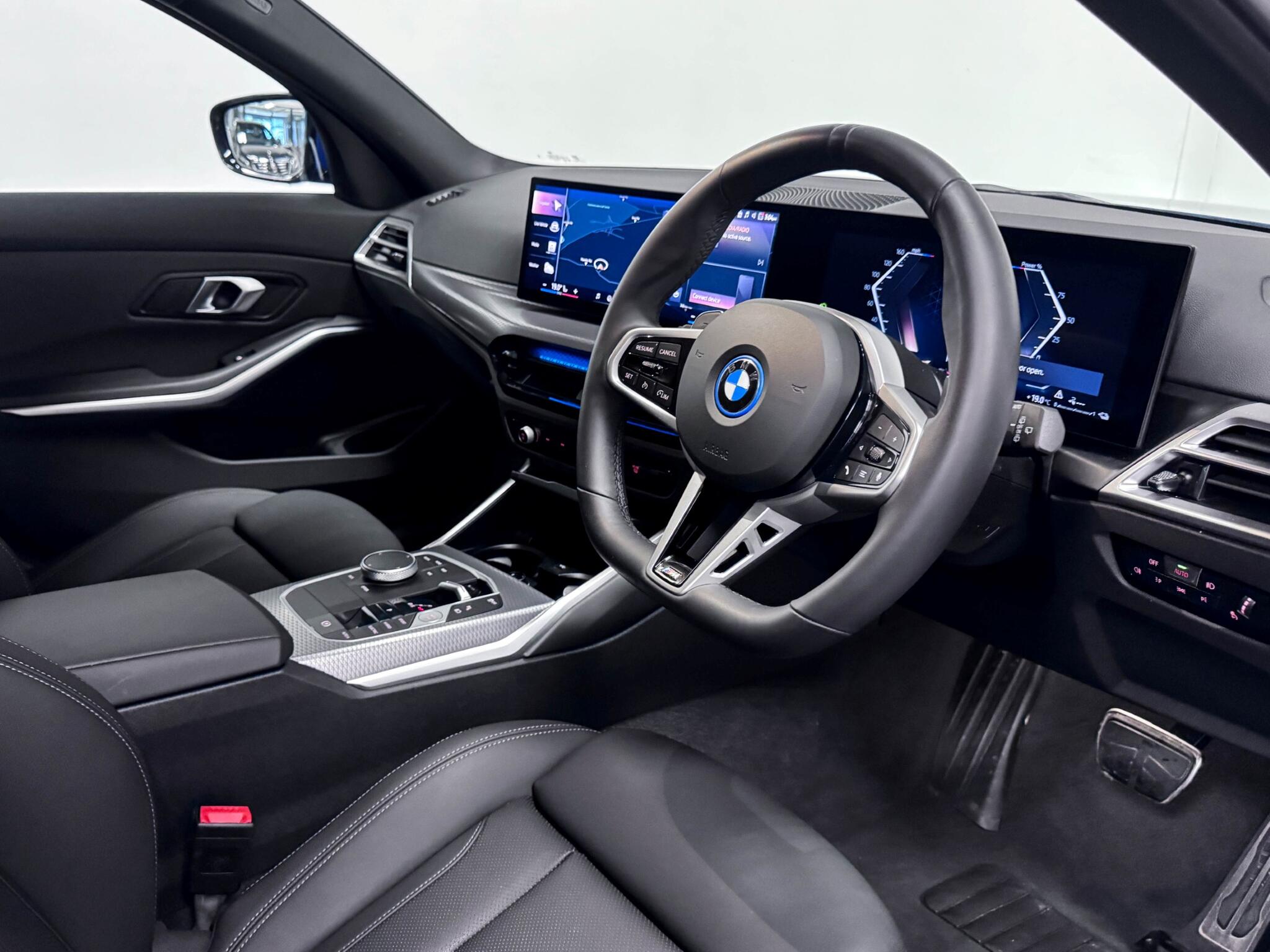 BMW 3 Series view 24