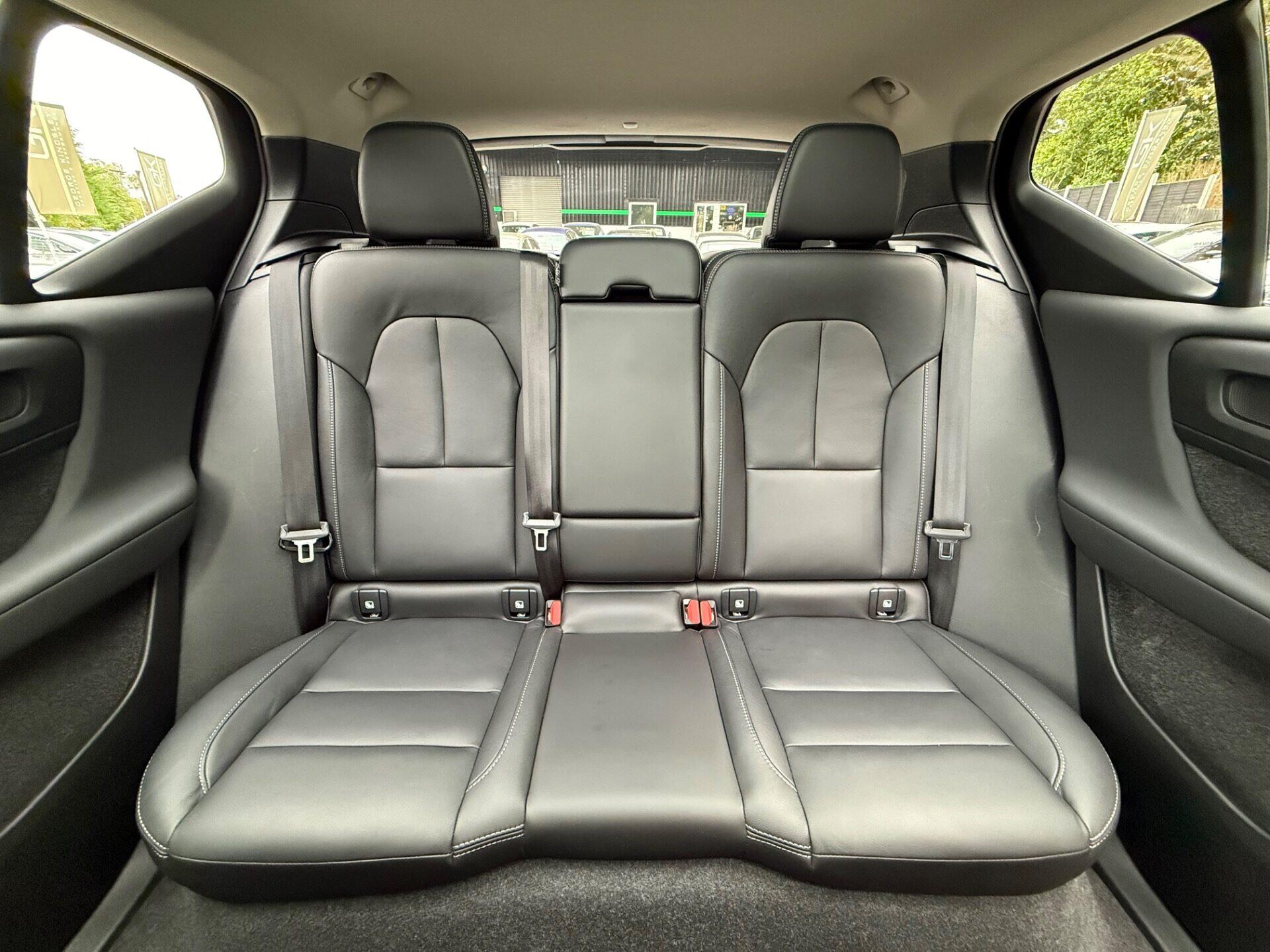 Volvo XC40 view 17