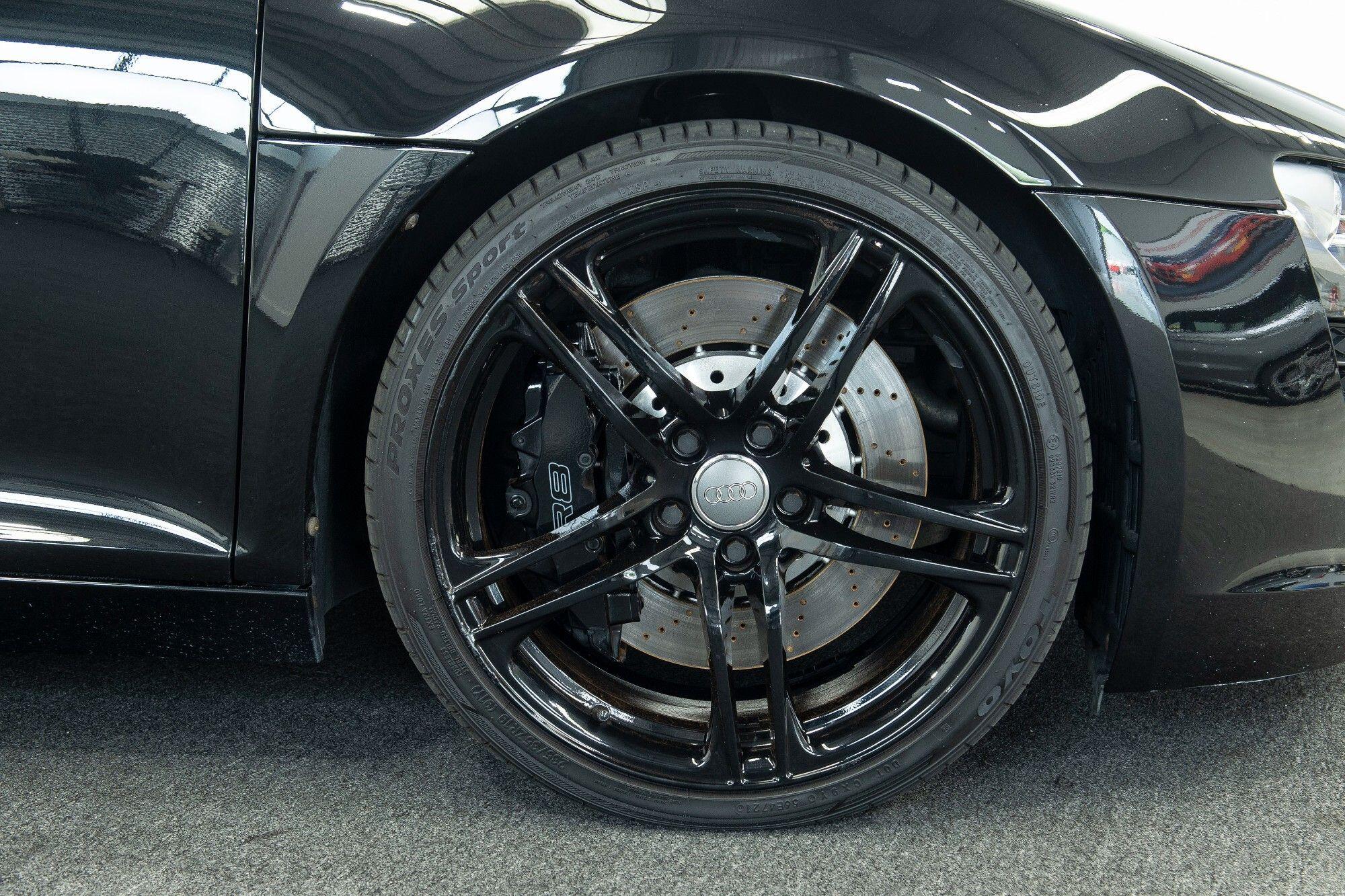 Audi R8 view 30