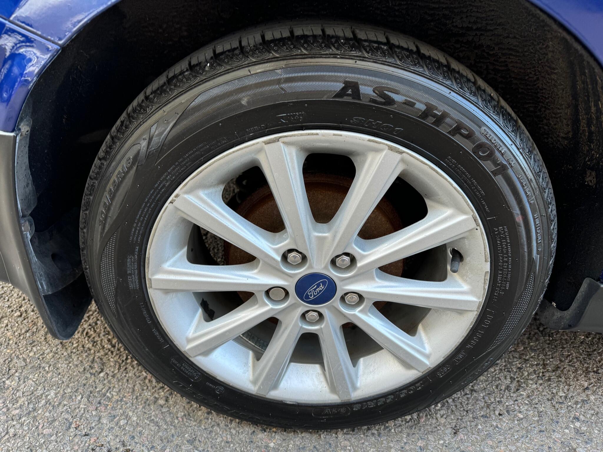 Ford Focus view 24