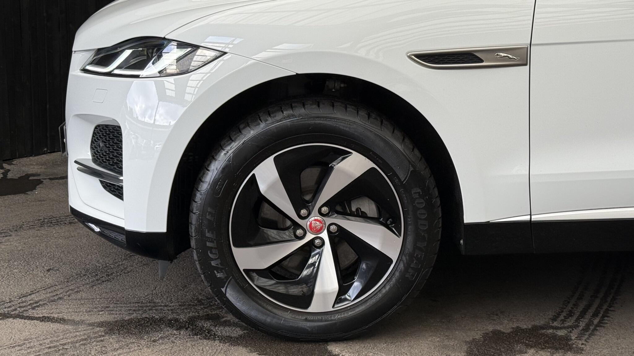 Jaguar F-Pace view 9