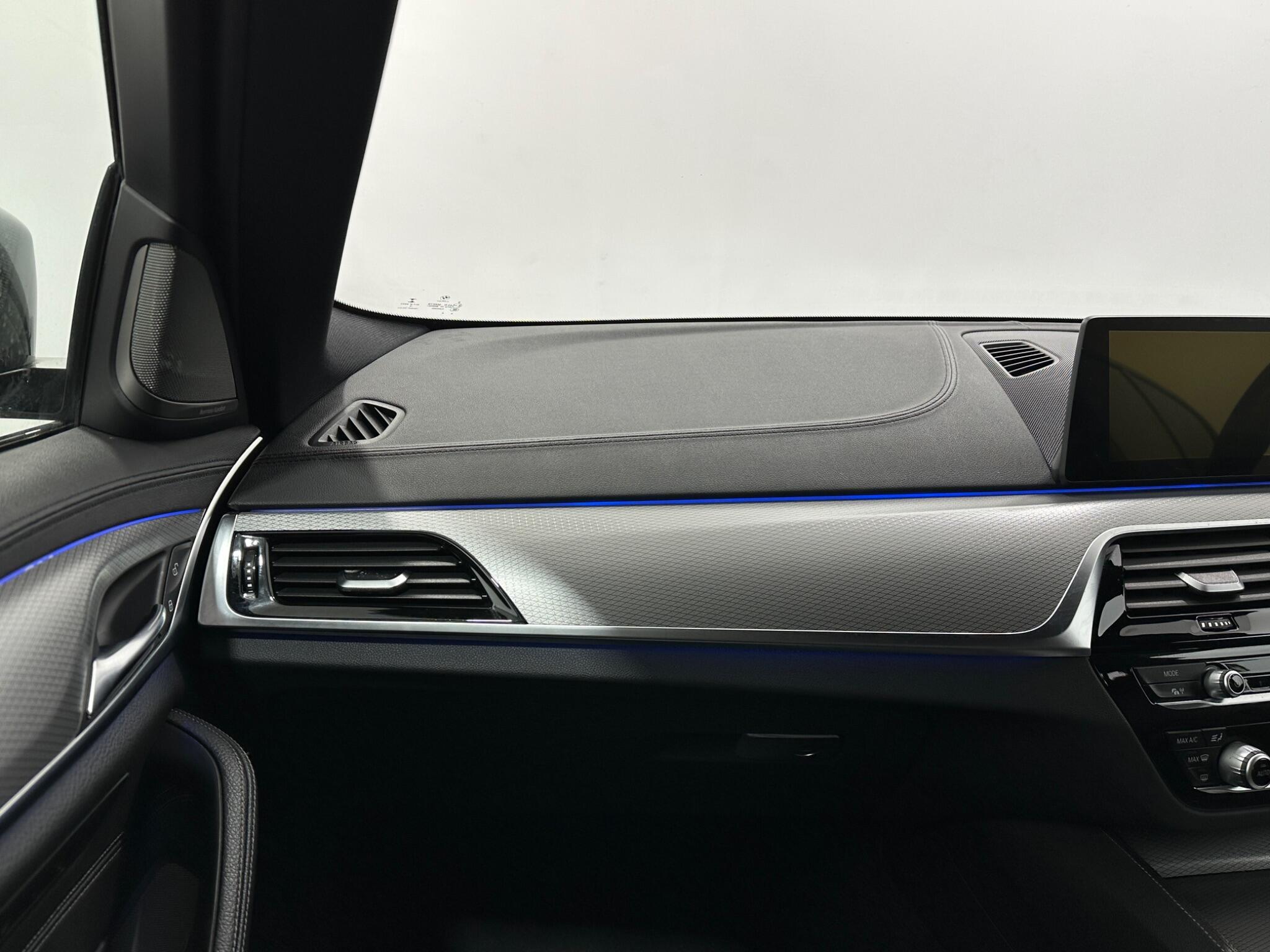 BMW 5 Series view 30