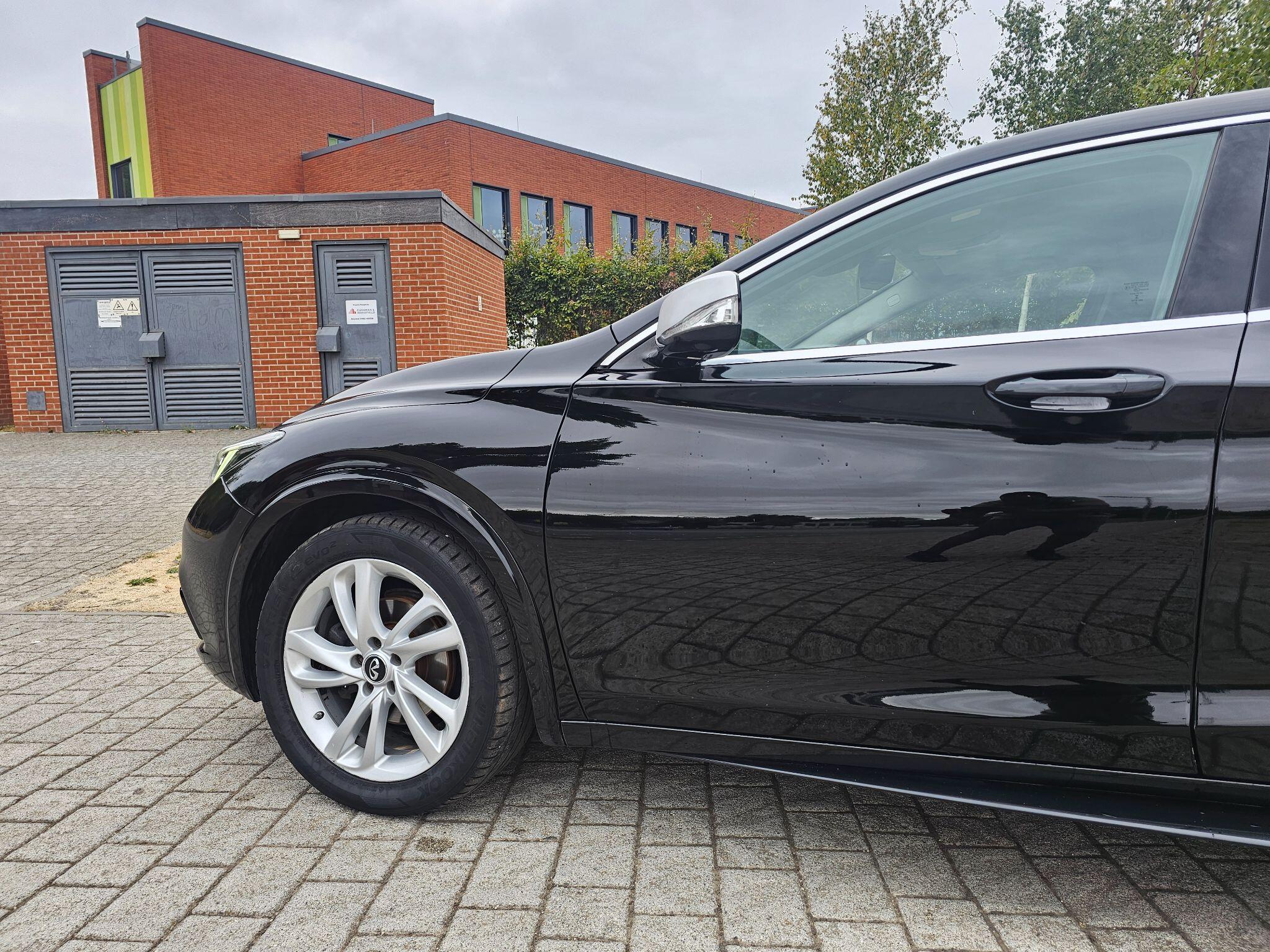 Infiniti Q30 view 44