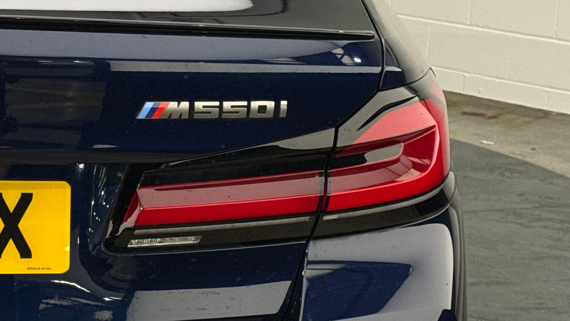 BMW 5 Series view 21