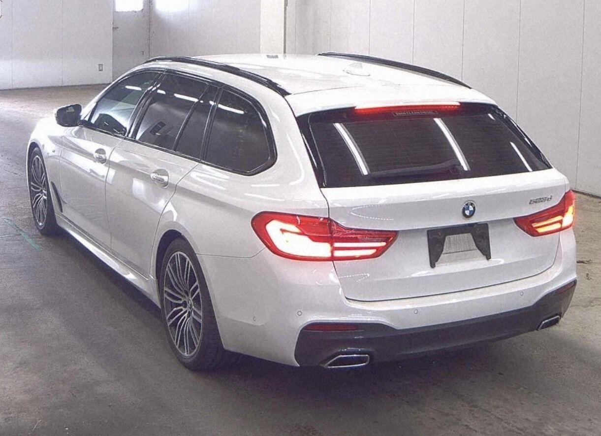 BMW 5 Series view 3
