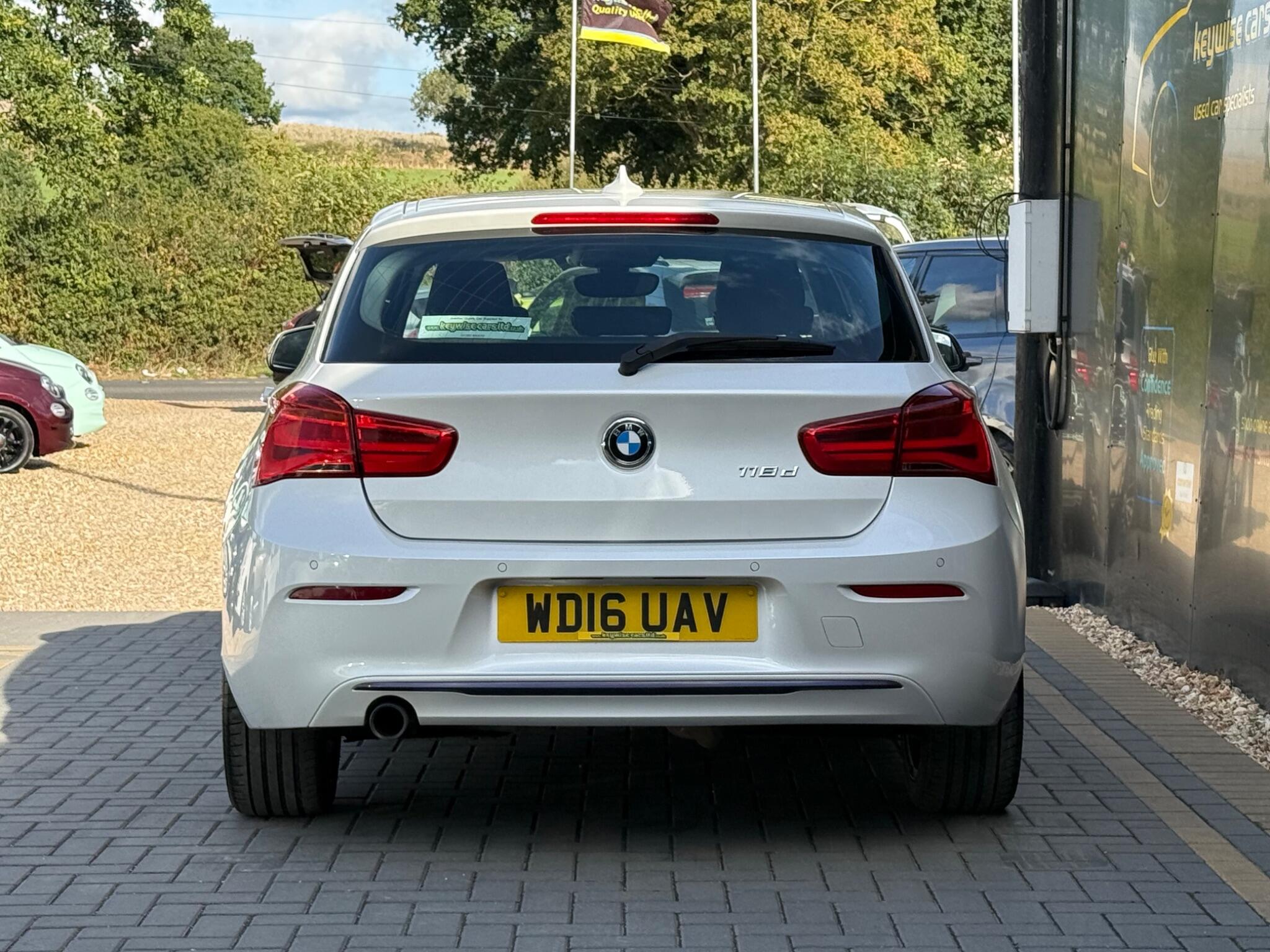 BMW 1 Series view 5