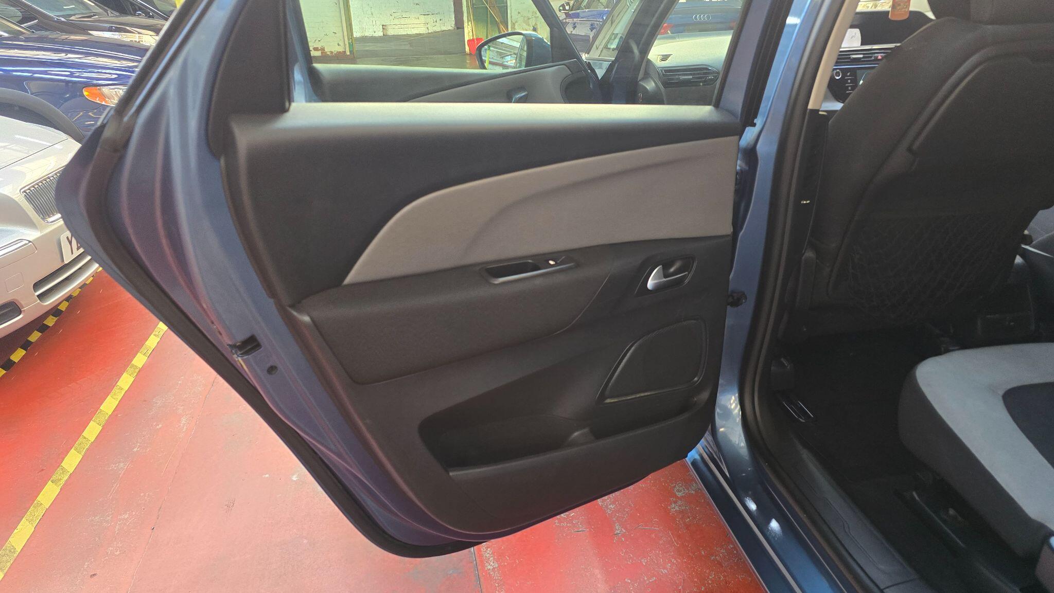 Citroen C4 Picasso view 21
