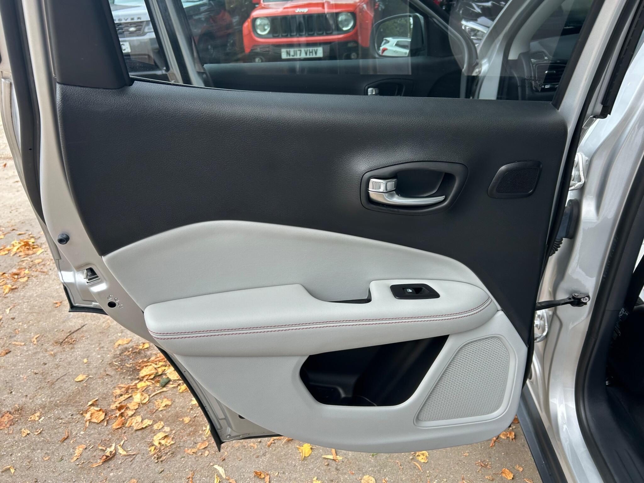 Jeep Compass view 28