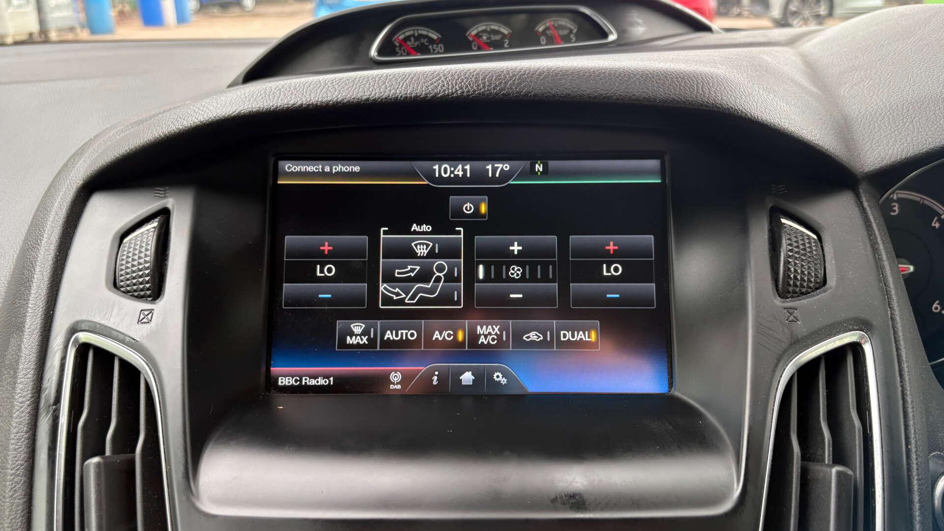 Ford Focus view 32
