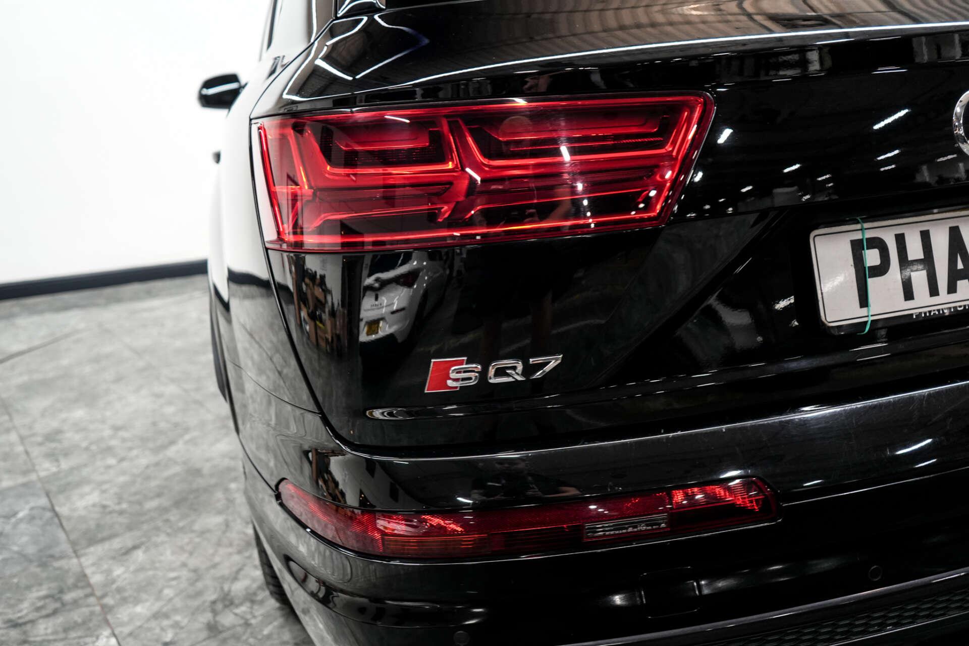 Audi SQ7 view 10