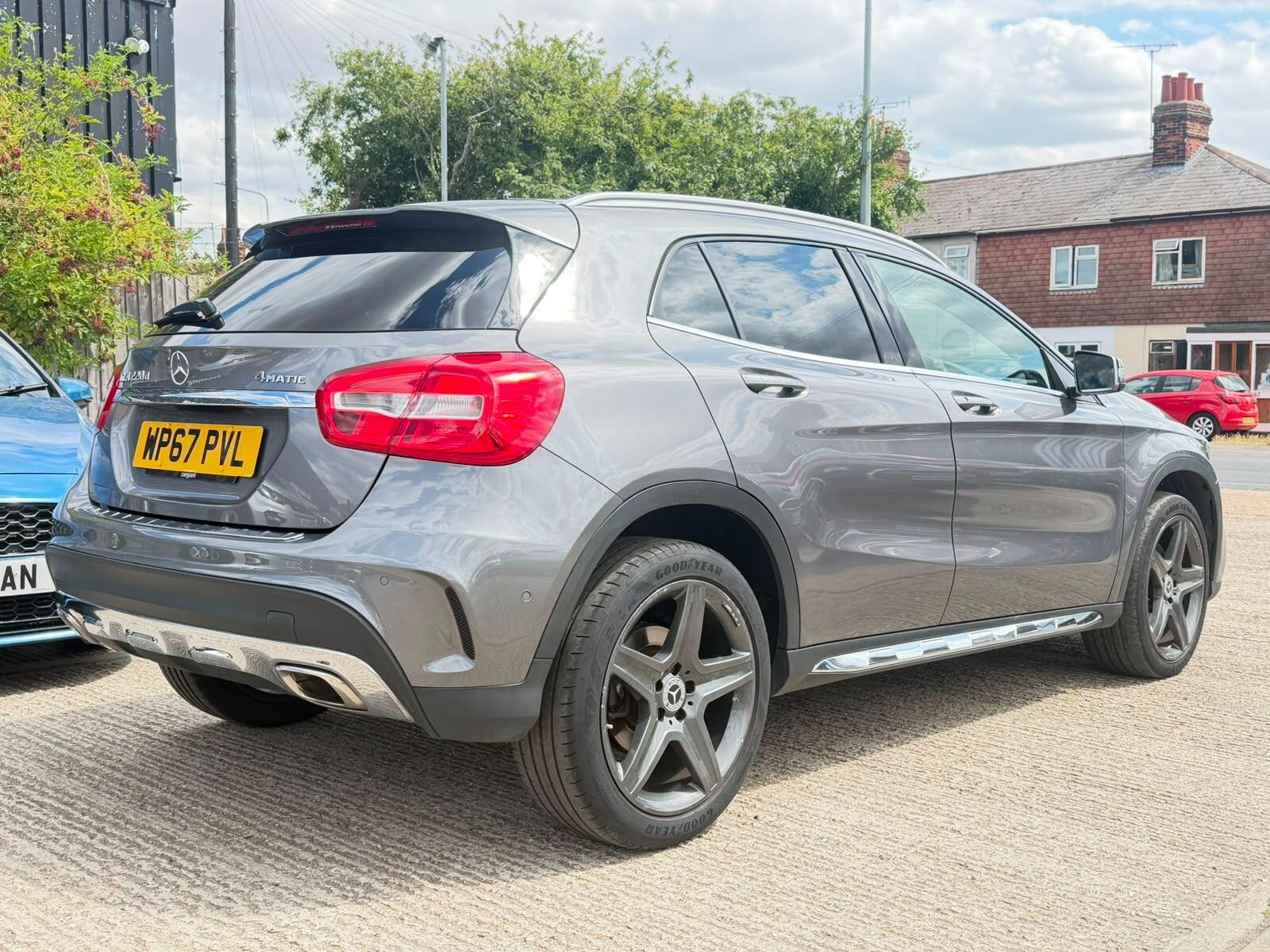 Mercedes-Benz Gla view 8
