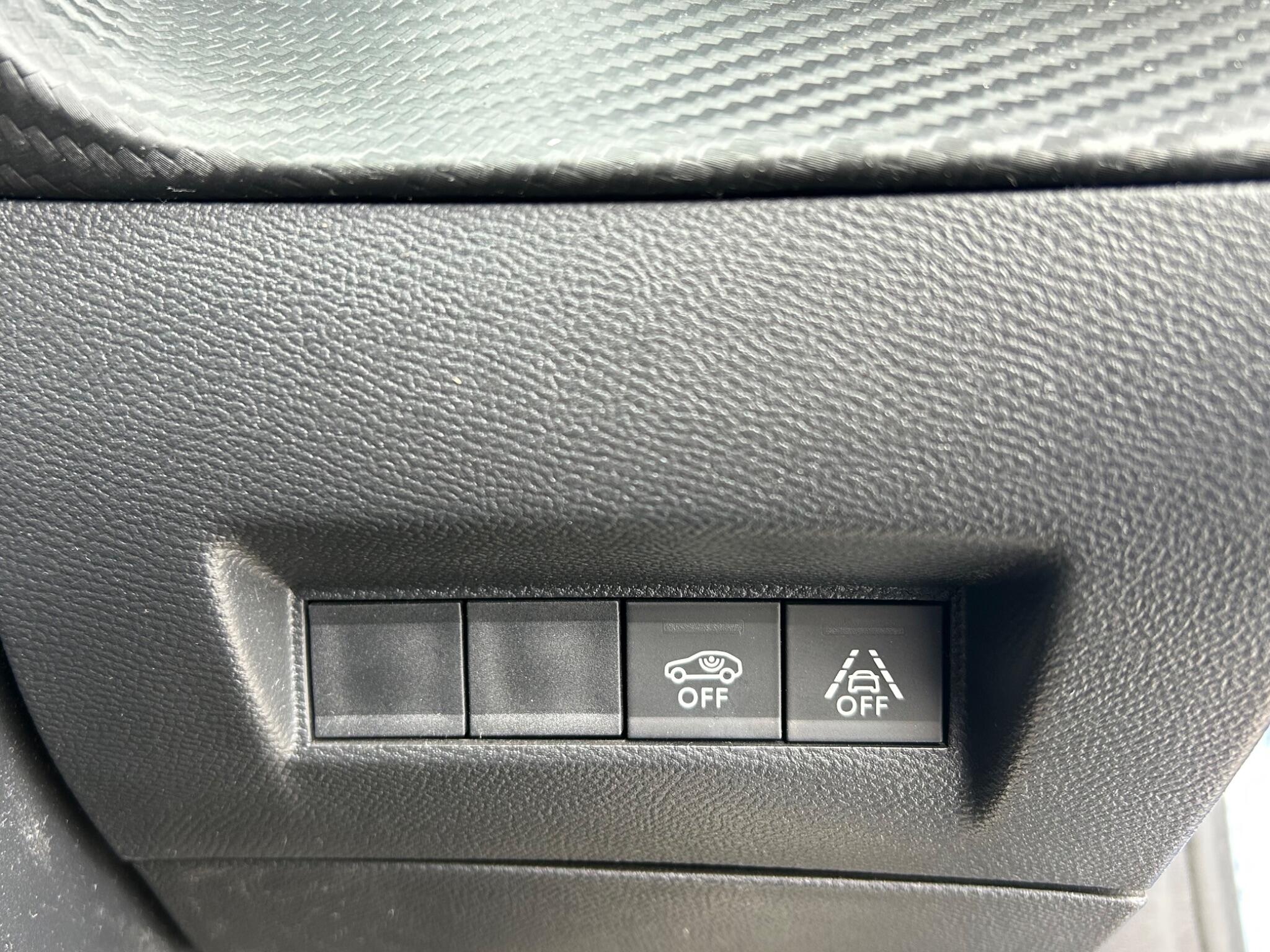 Peugeot E-2008 view 25
