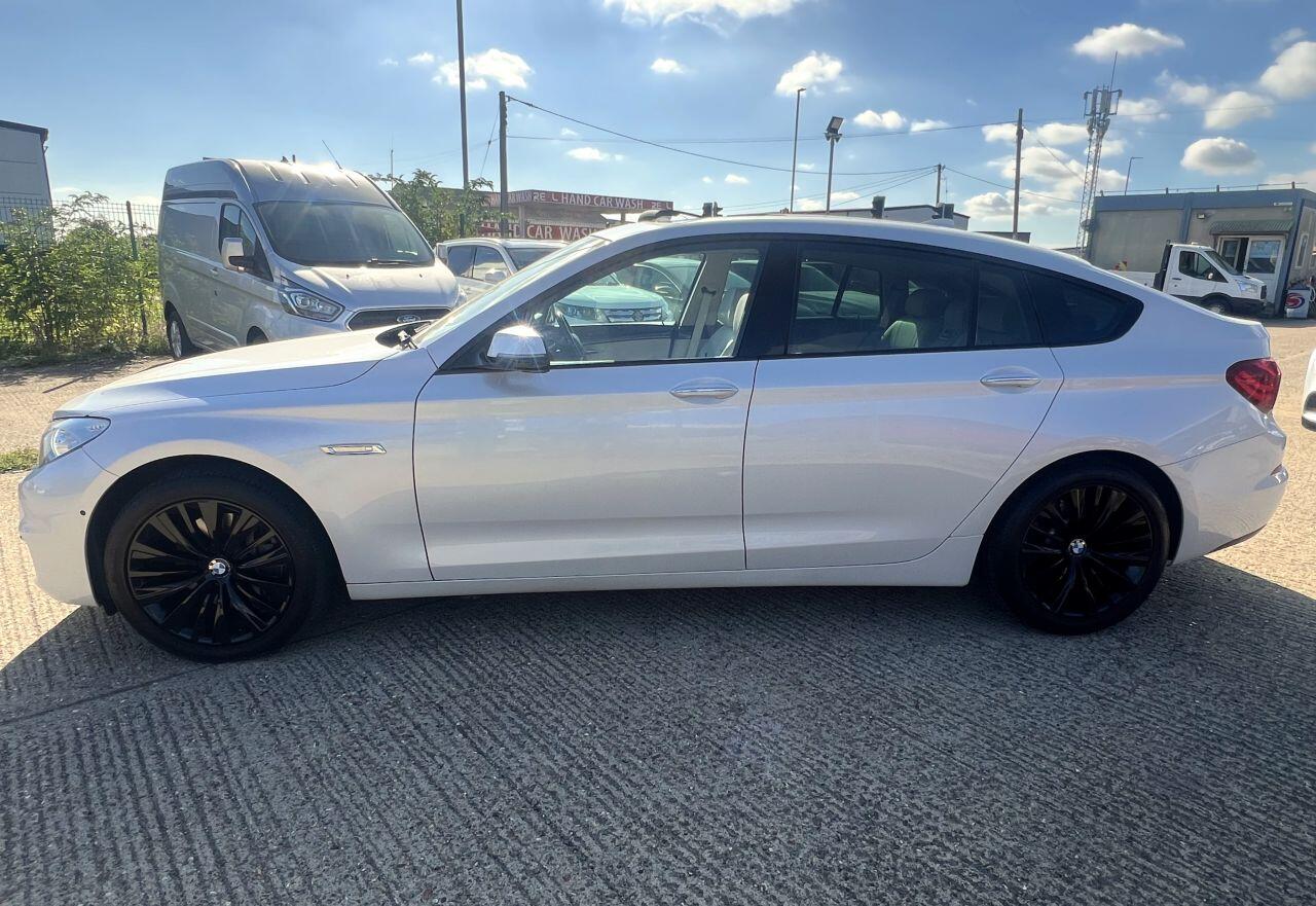 BMW 5 Series view 7