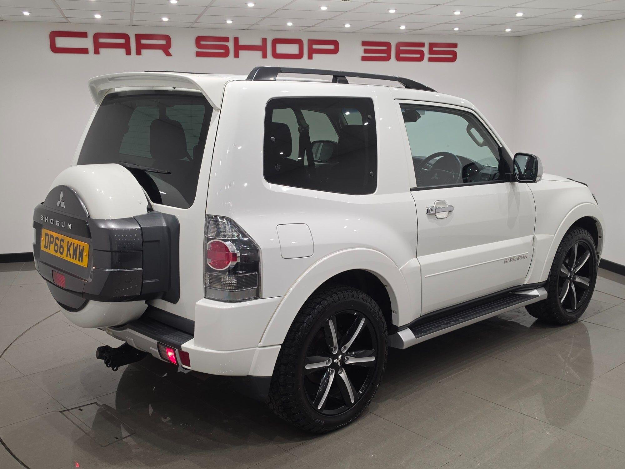 Mitsubishi Shogun view 2