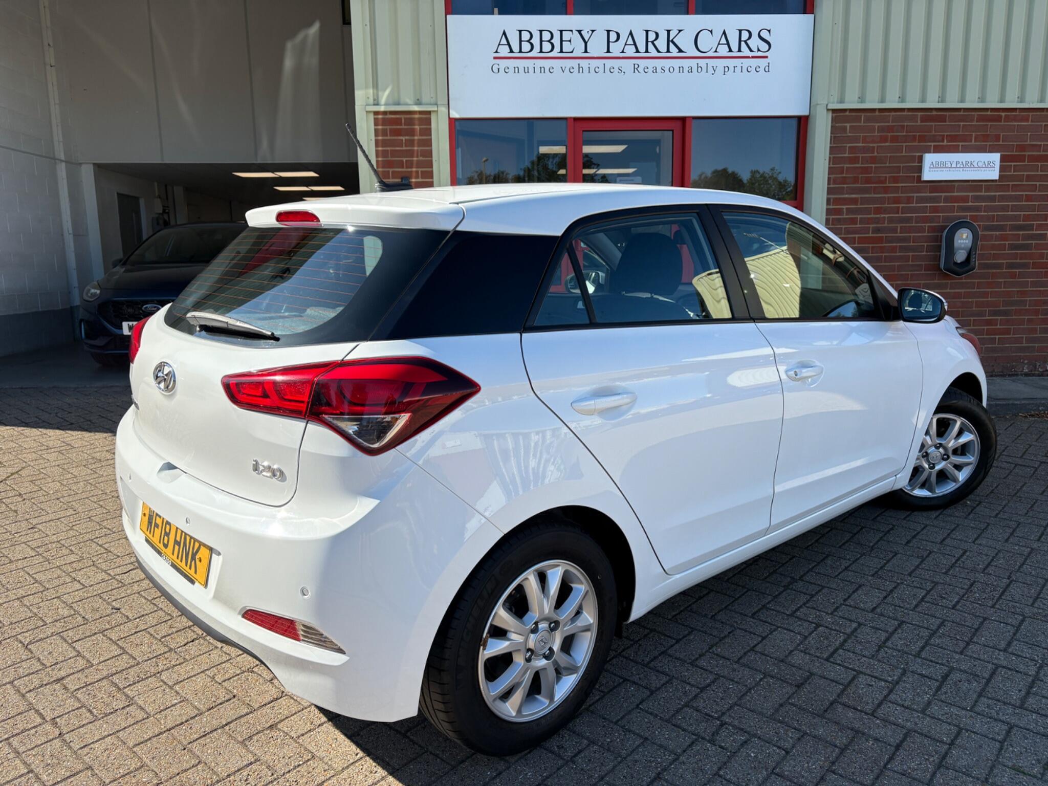 Hyundai i20 view 3