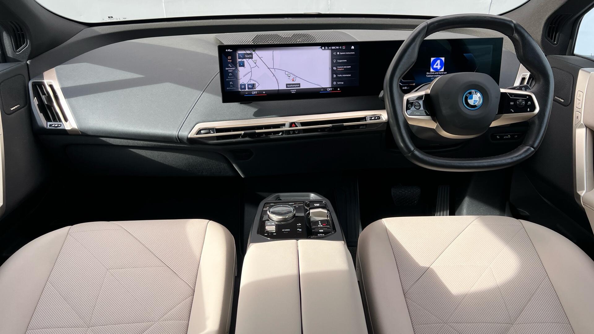 BMW Ix view 4