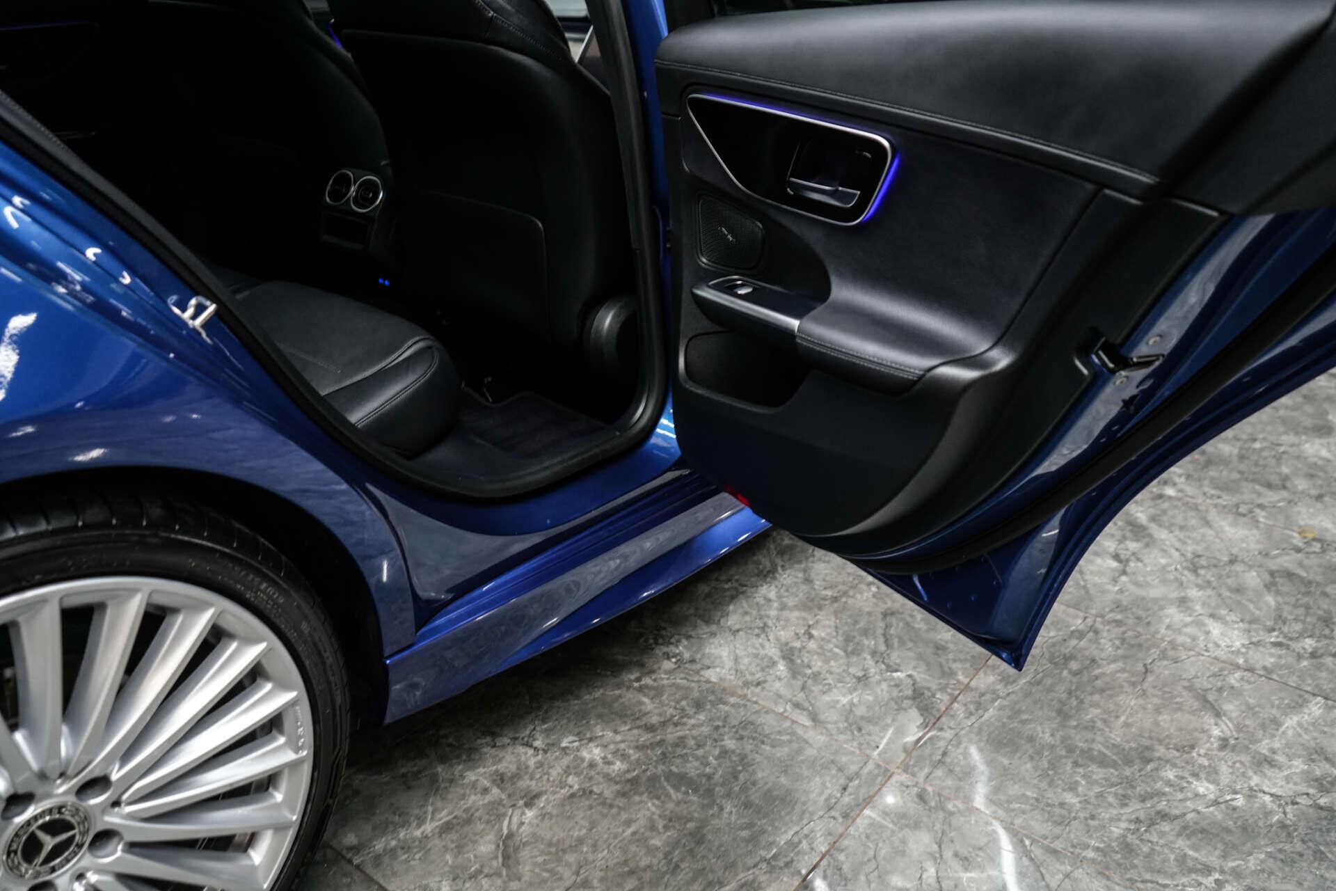 Mercedes-Benz C-Class view 23