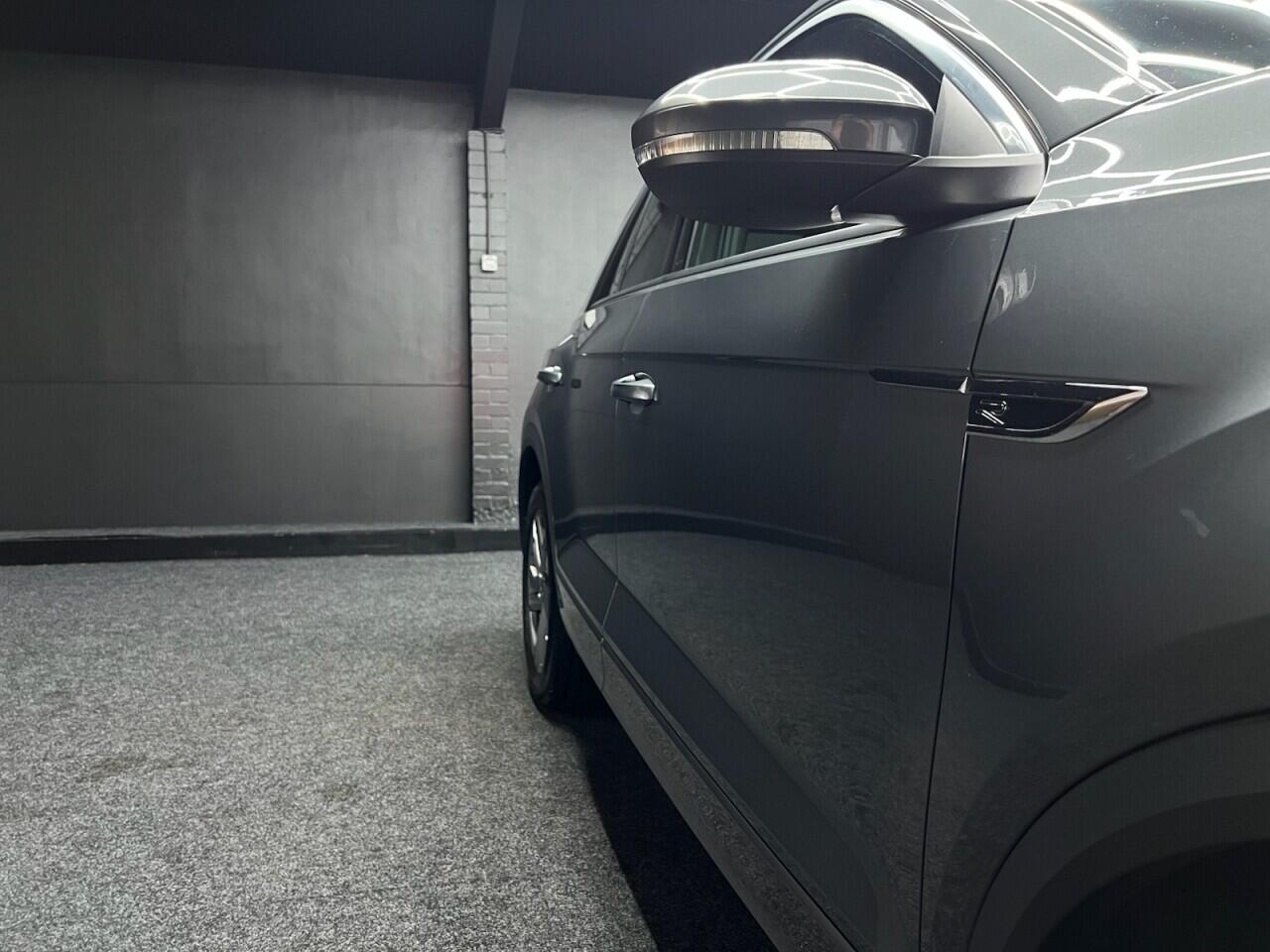 Volkswagen T-Roc view 18