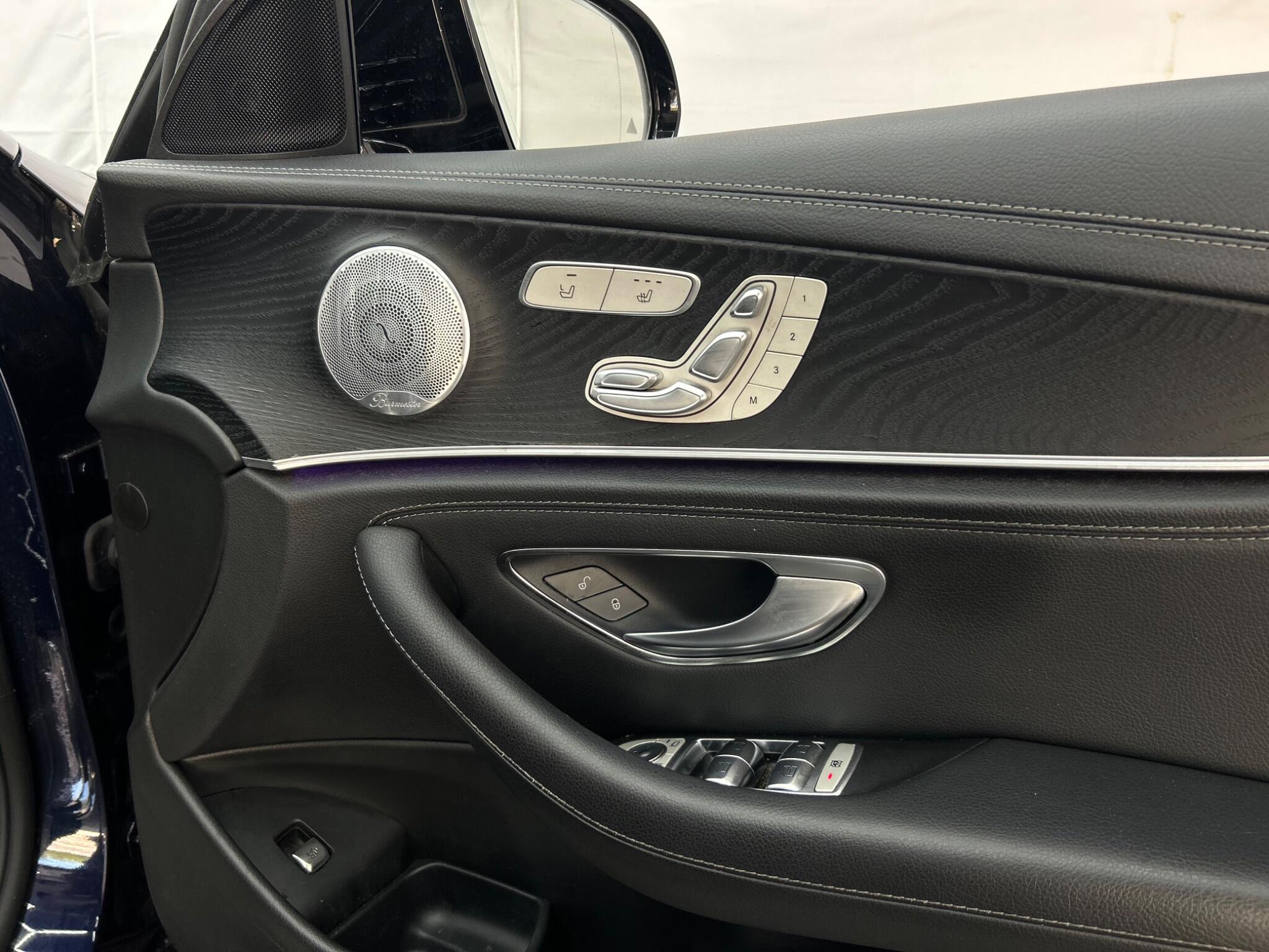Mercedes-Benz E Class view 26