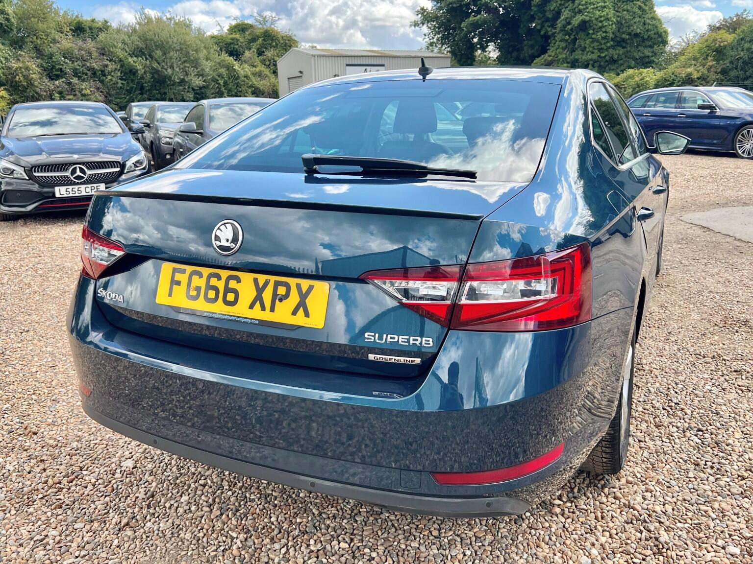 Skoda Superb view 4