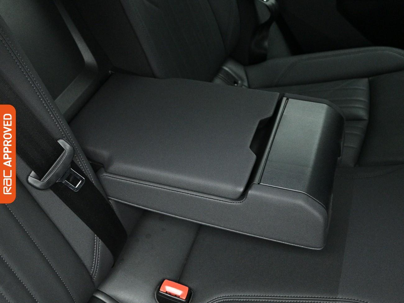 Audi E-Tron view 25