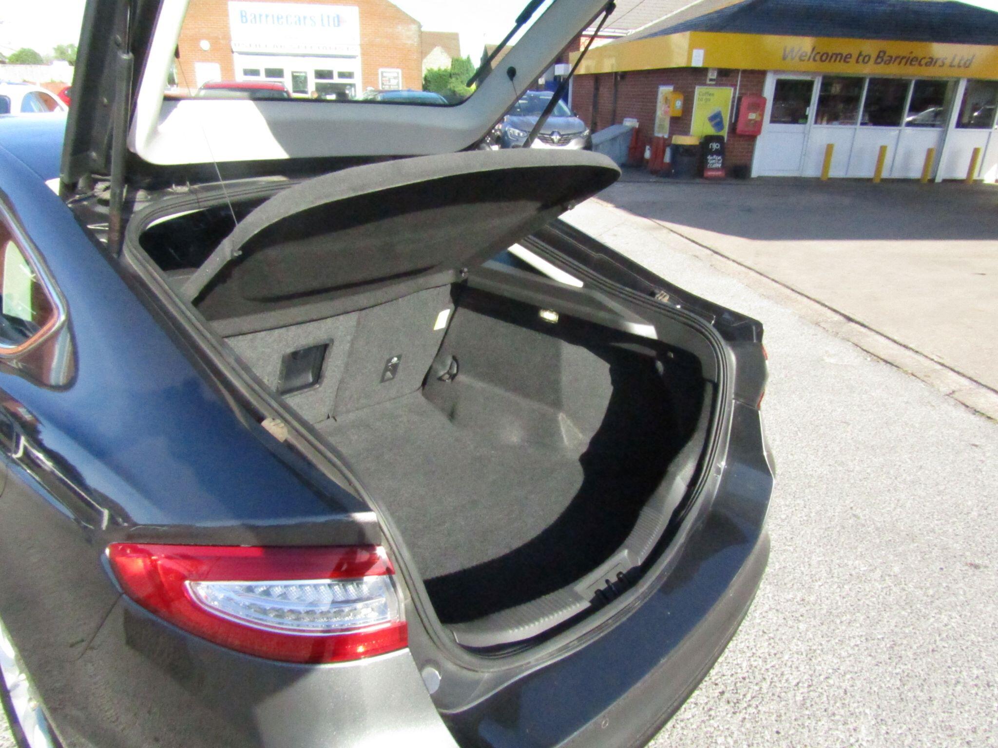 Ford Mondeo view 31