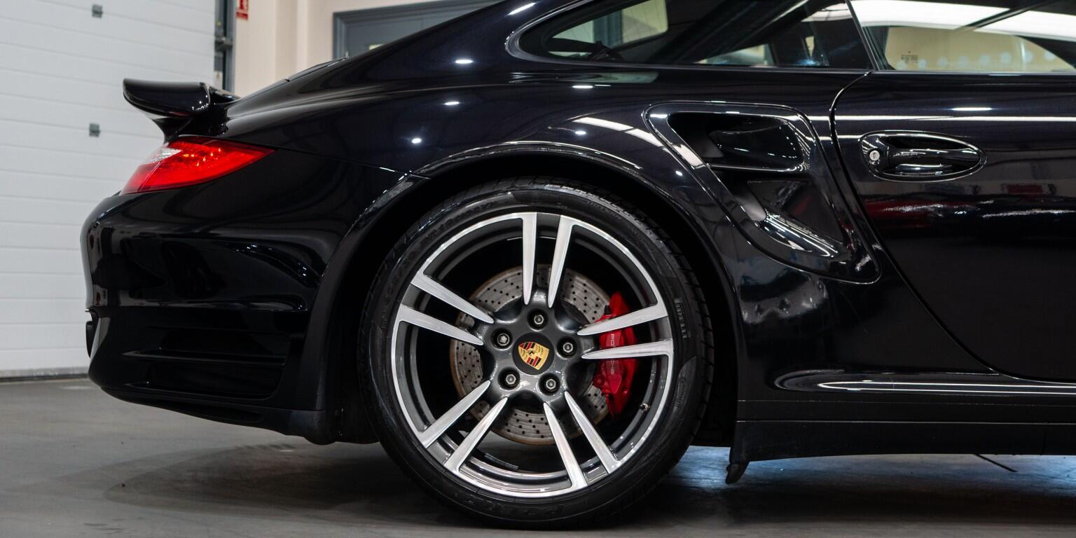 Porsche 911 view 10