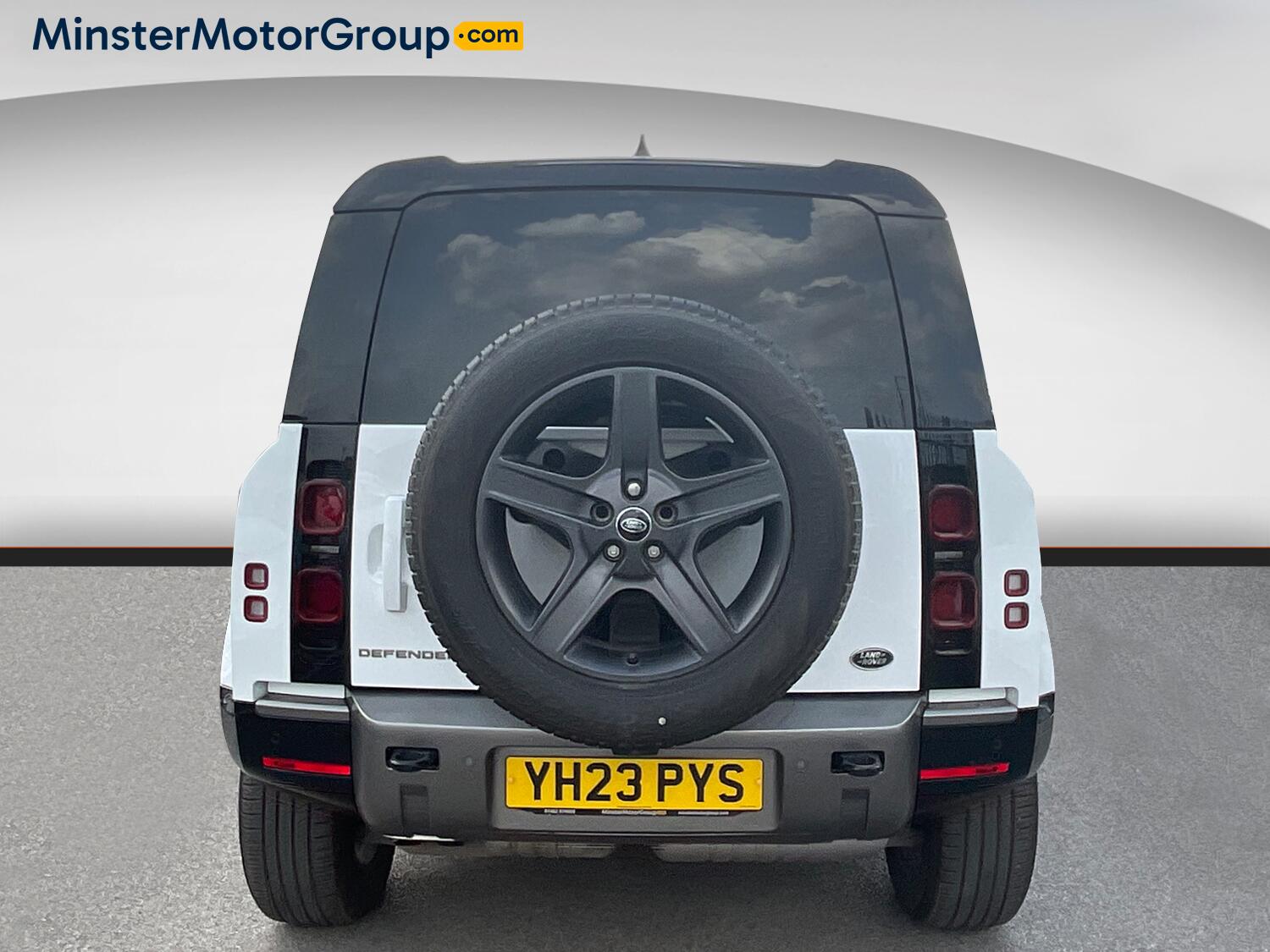 Land Rover Defender 110 view 3