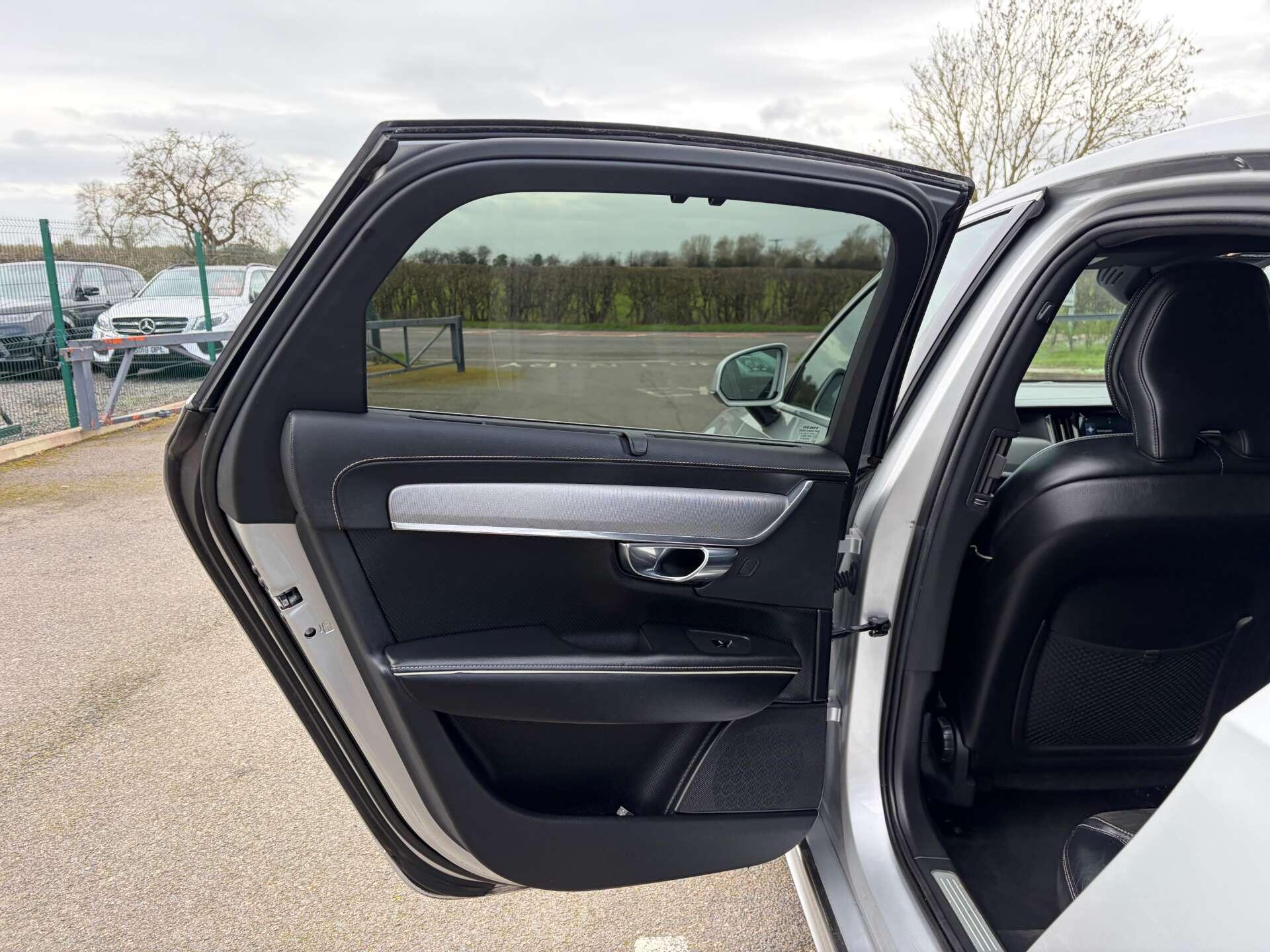 Volvo S90 view 20