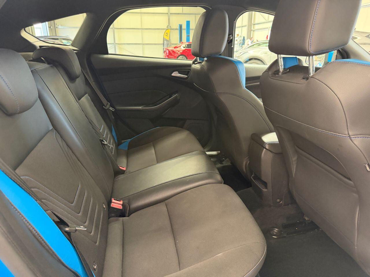 Ford Focus view 12