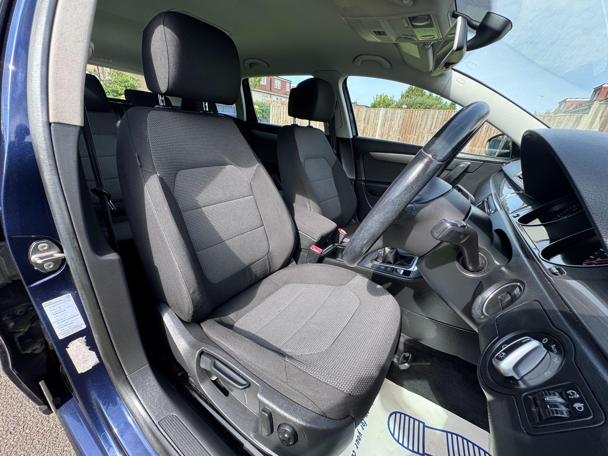 2011 Volkswagen Passat image 34