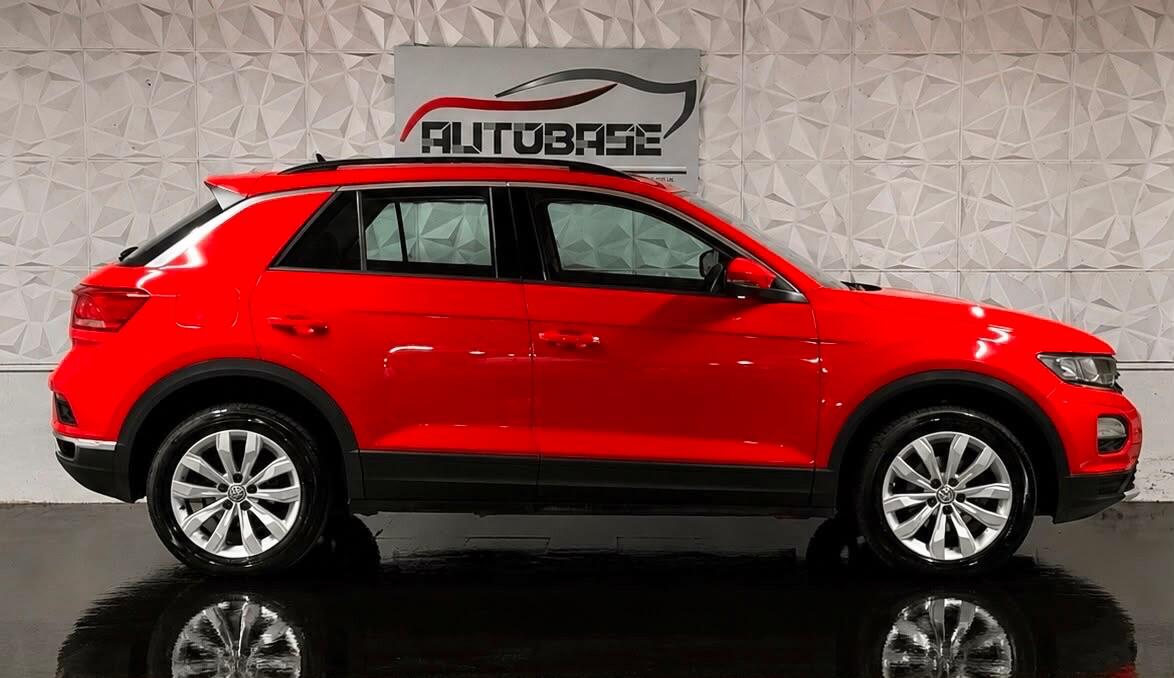 Volkswagen T-Roc view 9