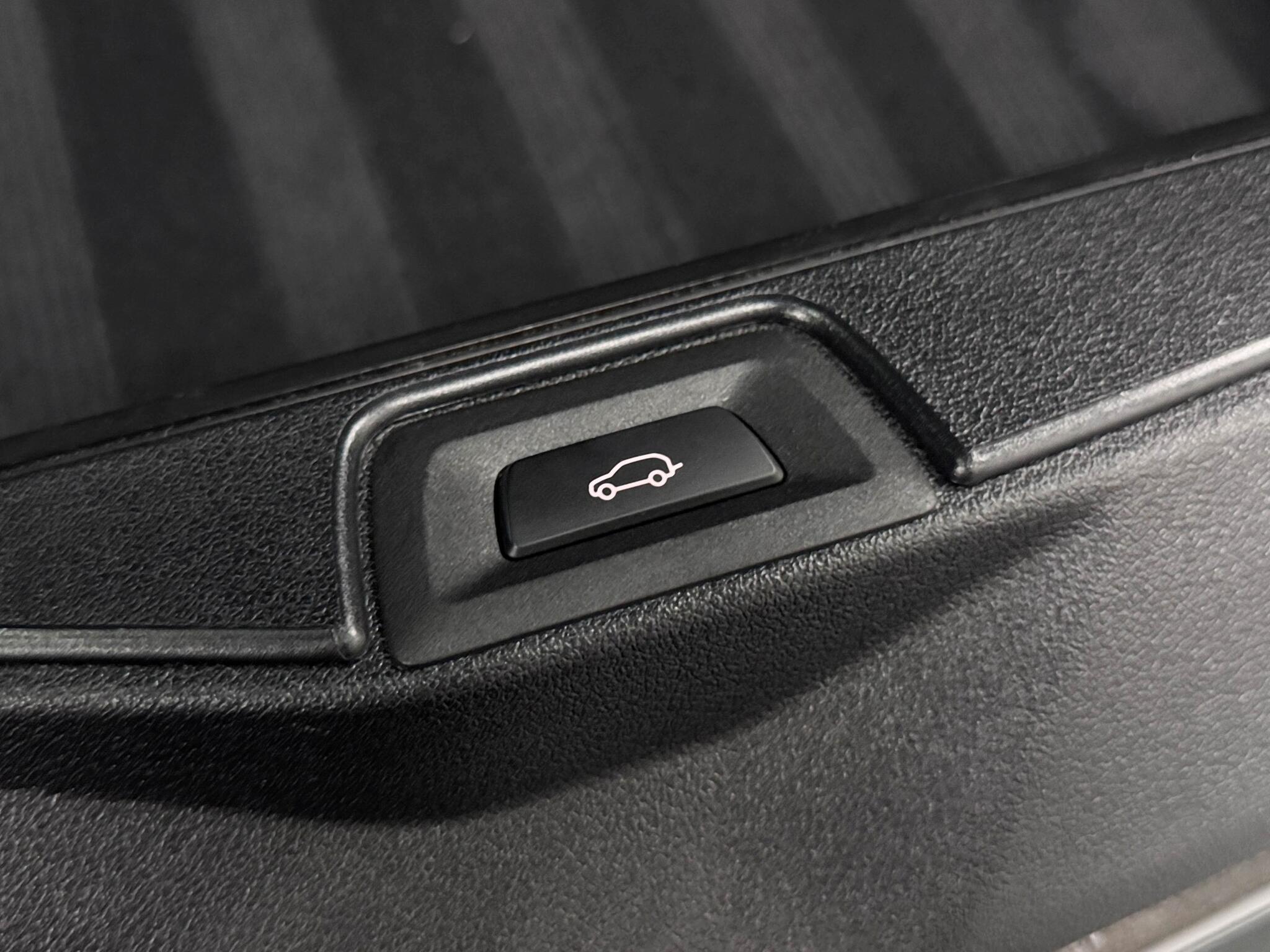 BMW X5 view 8