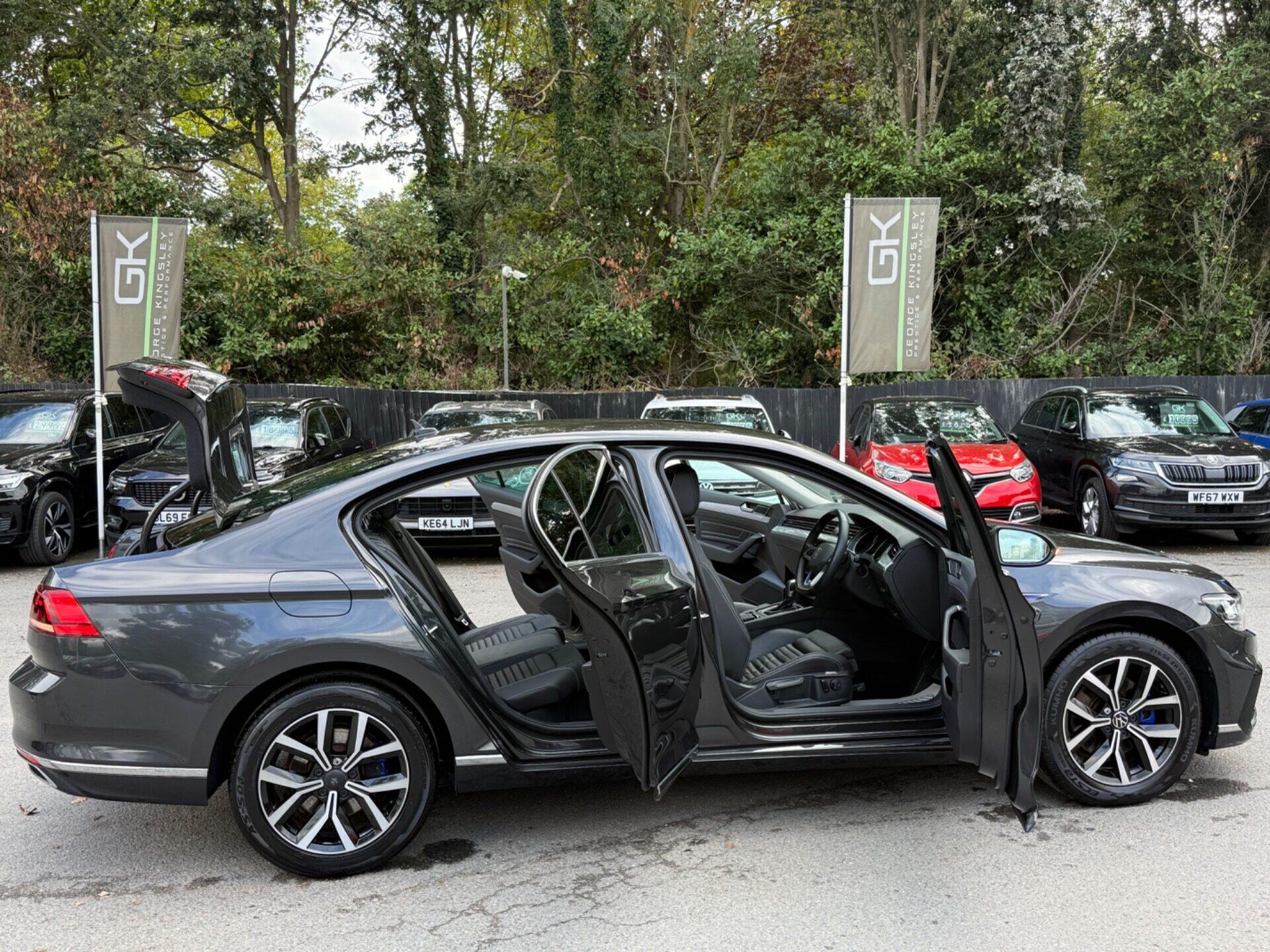 Volkswagen Passat view 19