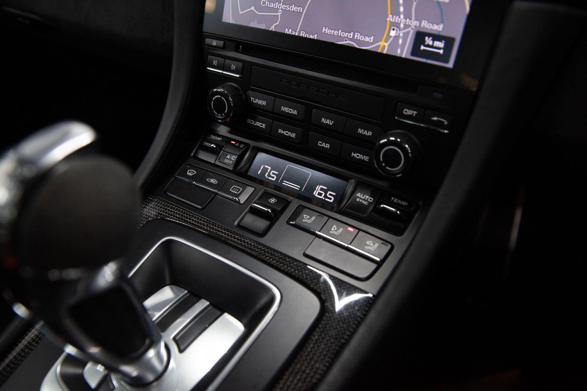 Porsche 911 view 35