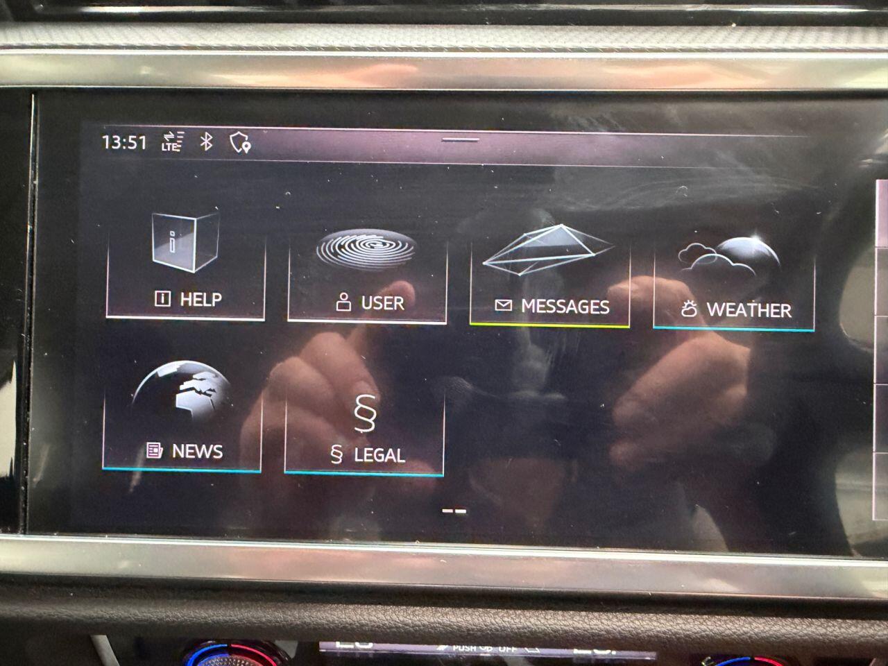 Audi Q3 view 40