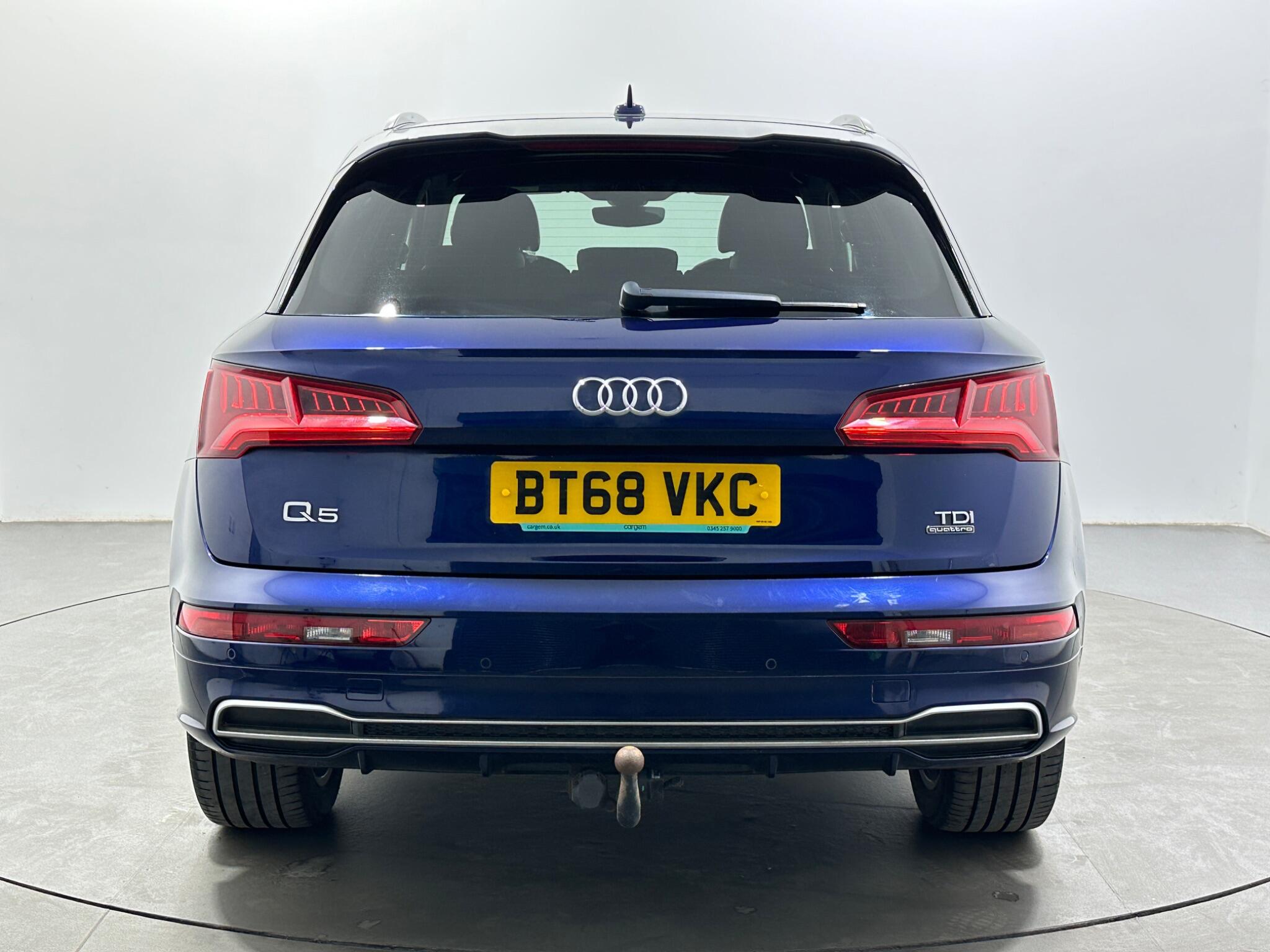 Audi Q5 view 7