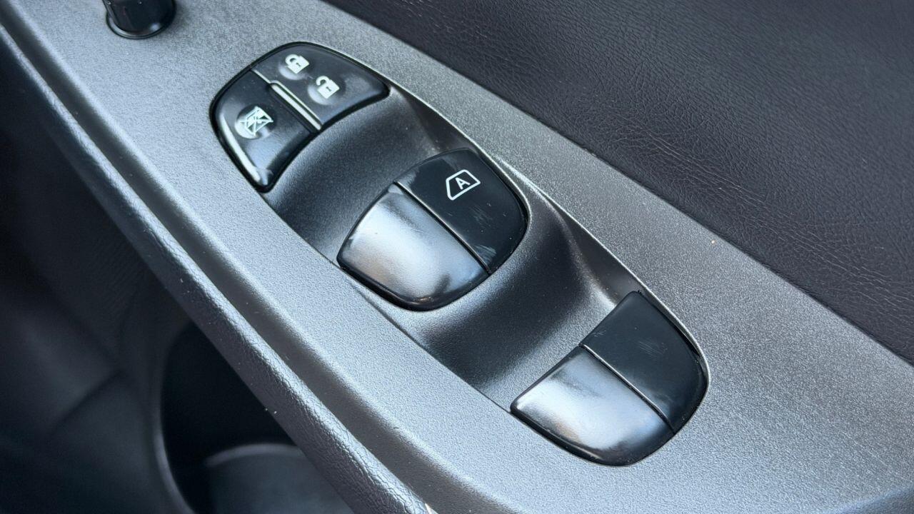 Nissan Pulsar view 31
