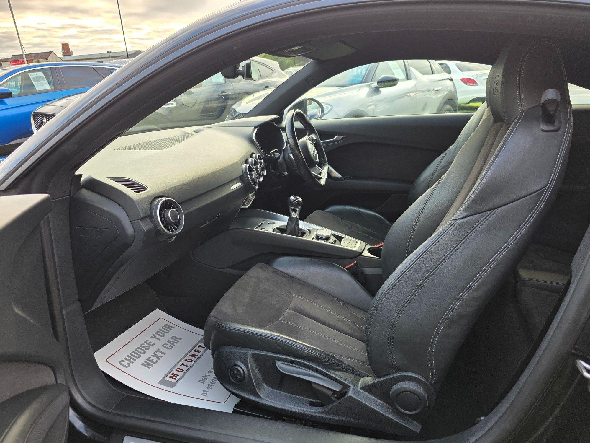 Audi TT view 12