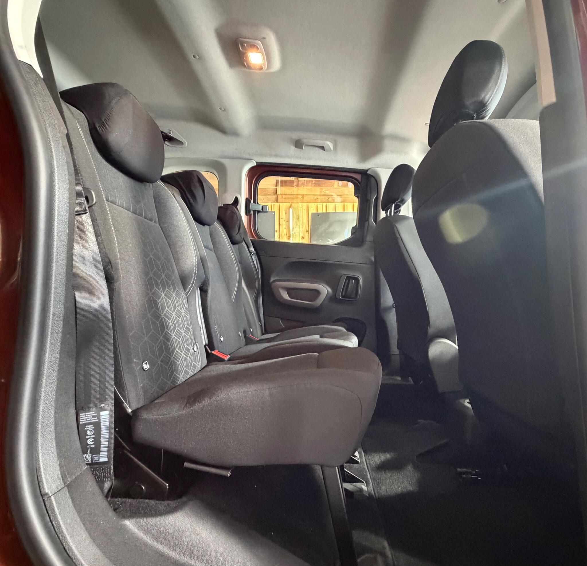 Peugeot Rifter view 25