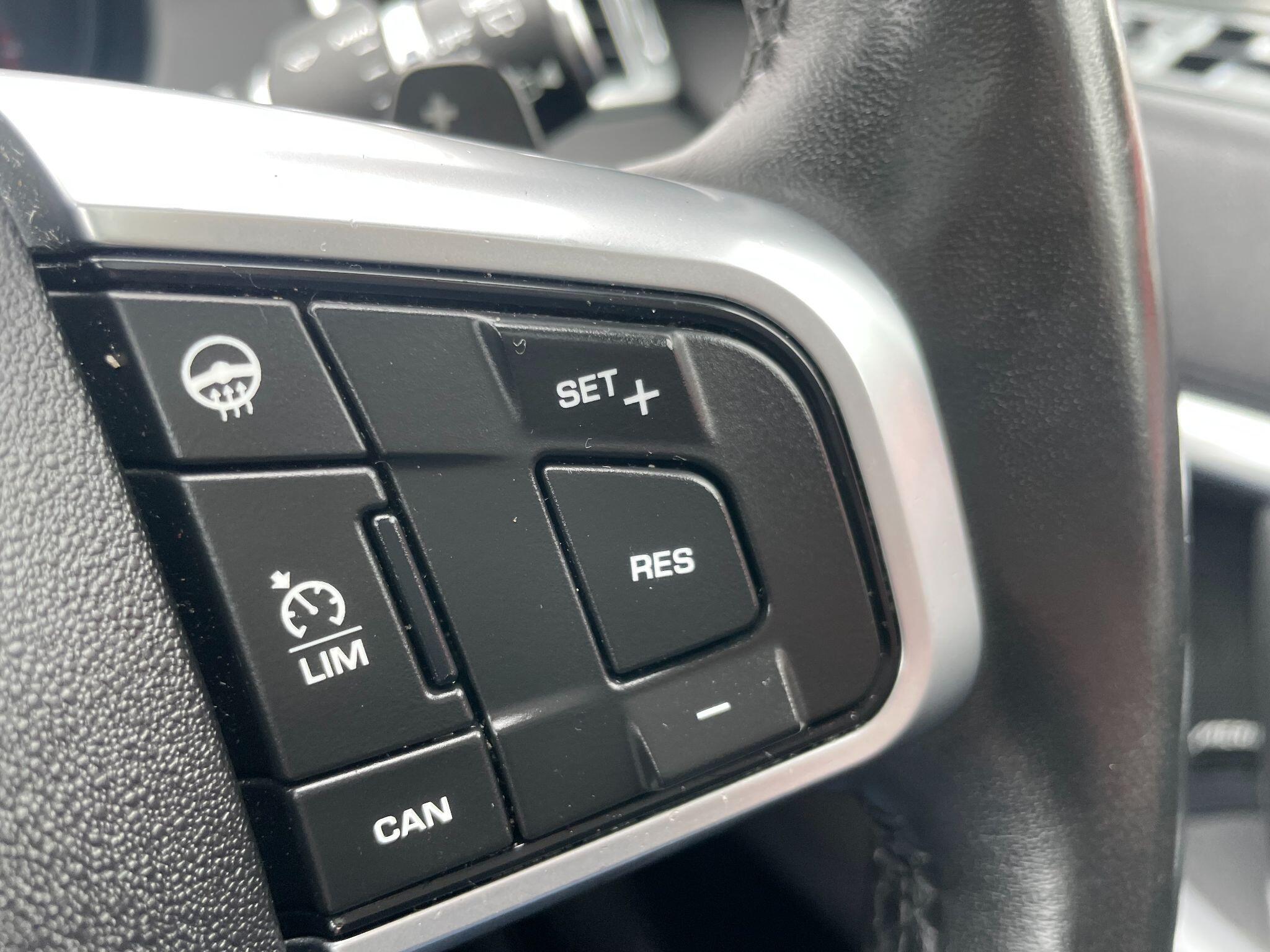 Land Rover Discovery Sport view 23