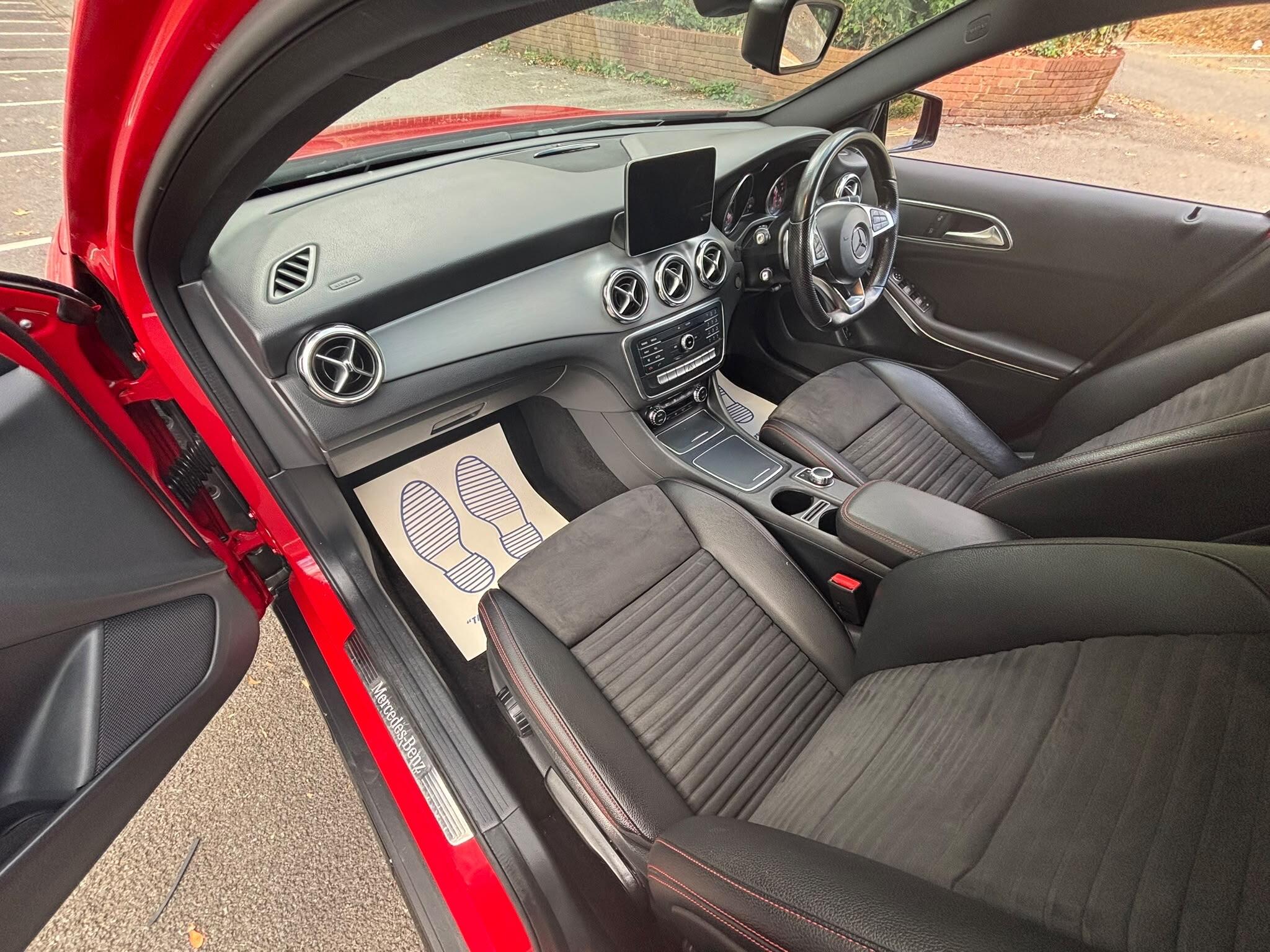 Mercedes-Benz Gla view 15