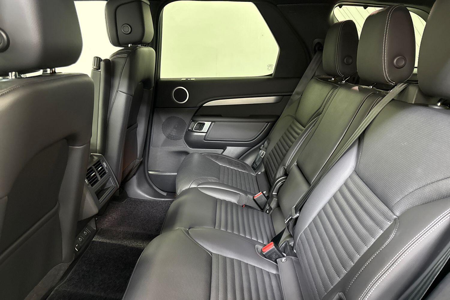 Land Rover Discovery view 16