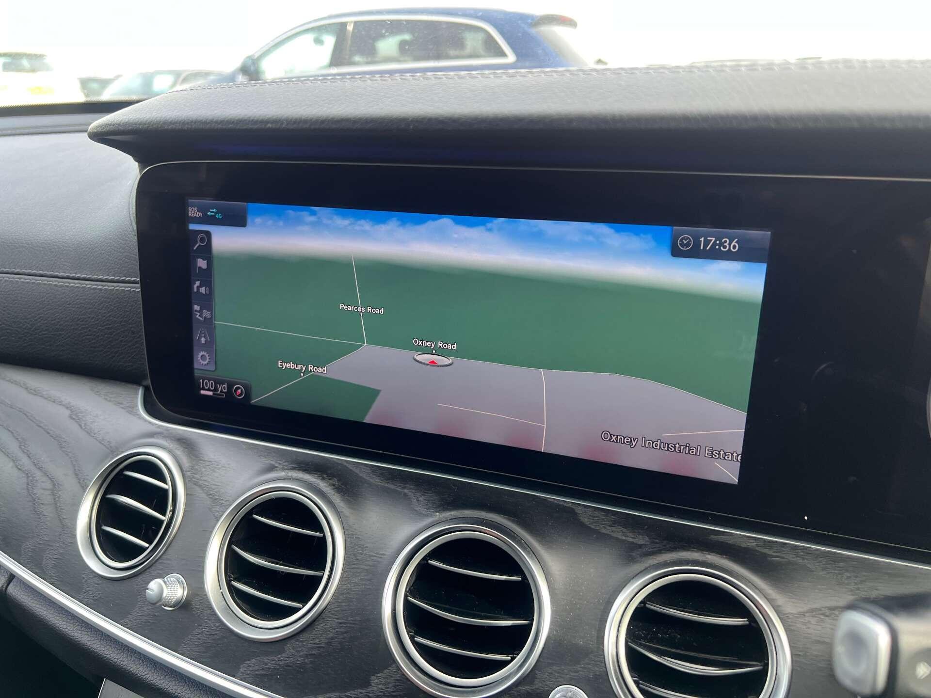 Mercedes-Benz E-Class view 29