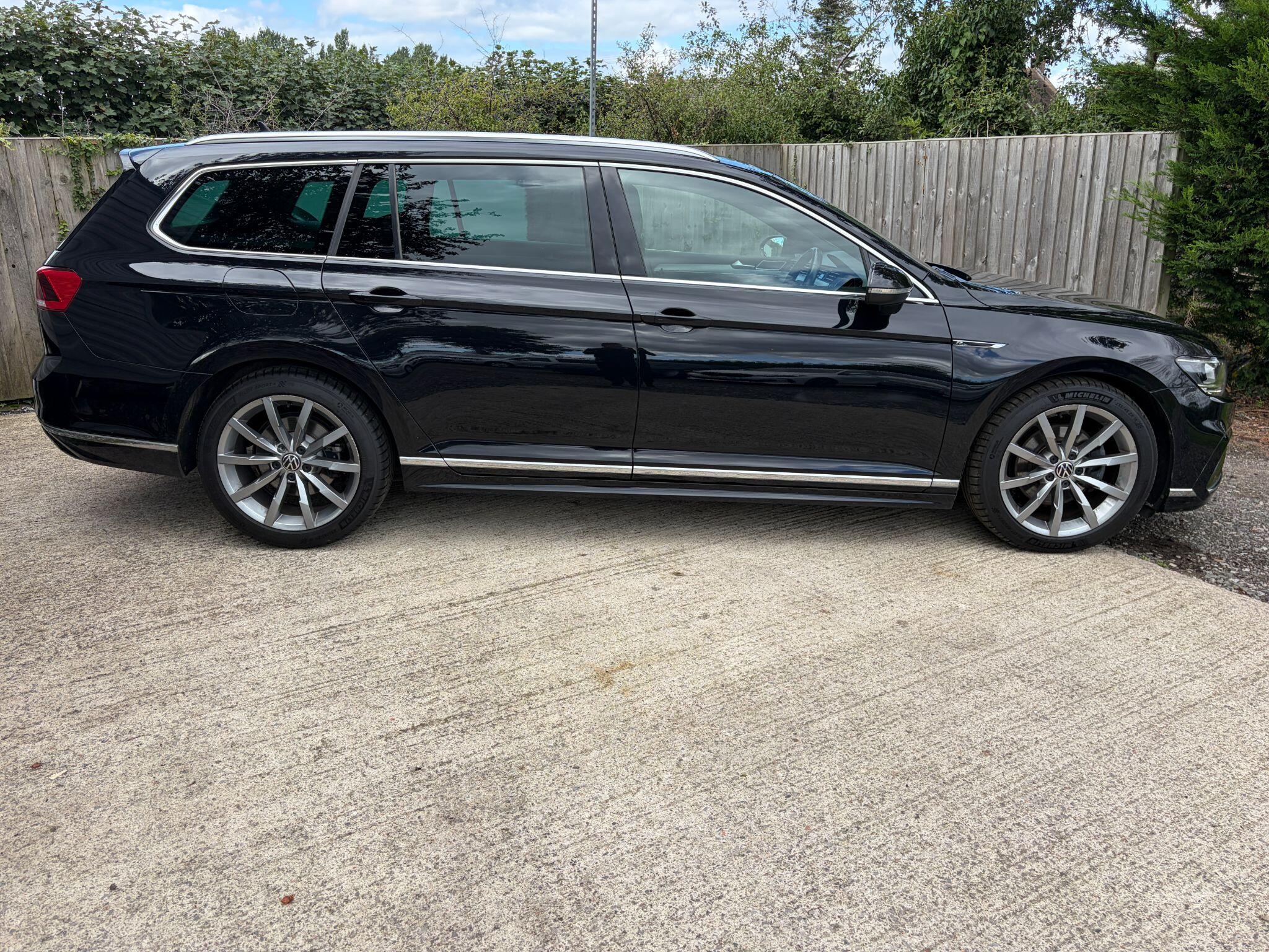 Volkswagen Passat view 3