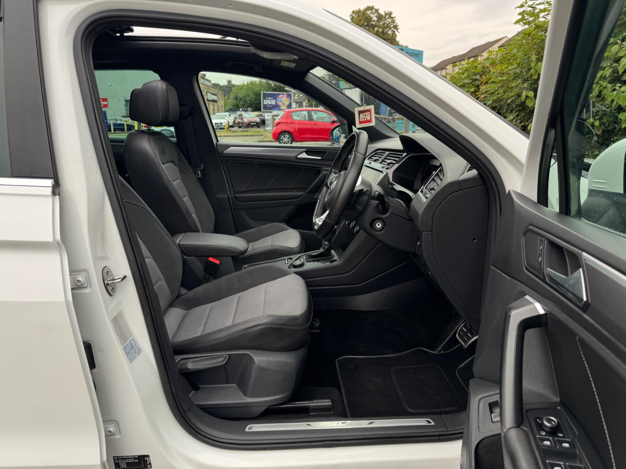 Volkswagen Tiguan view 31