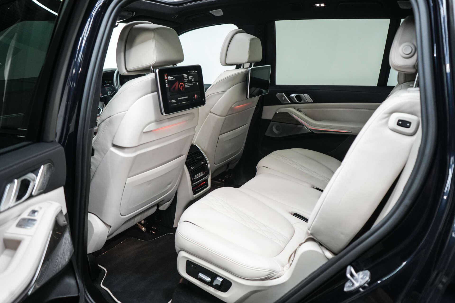 BMW X7 view 22