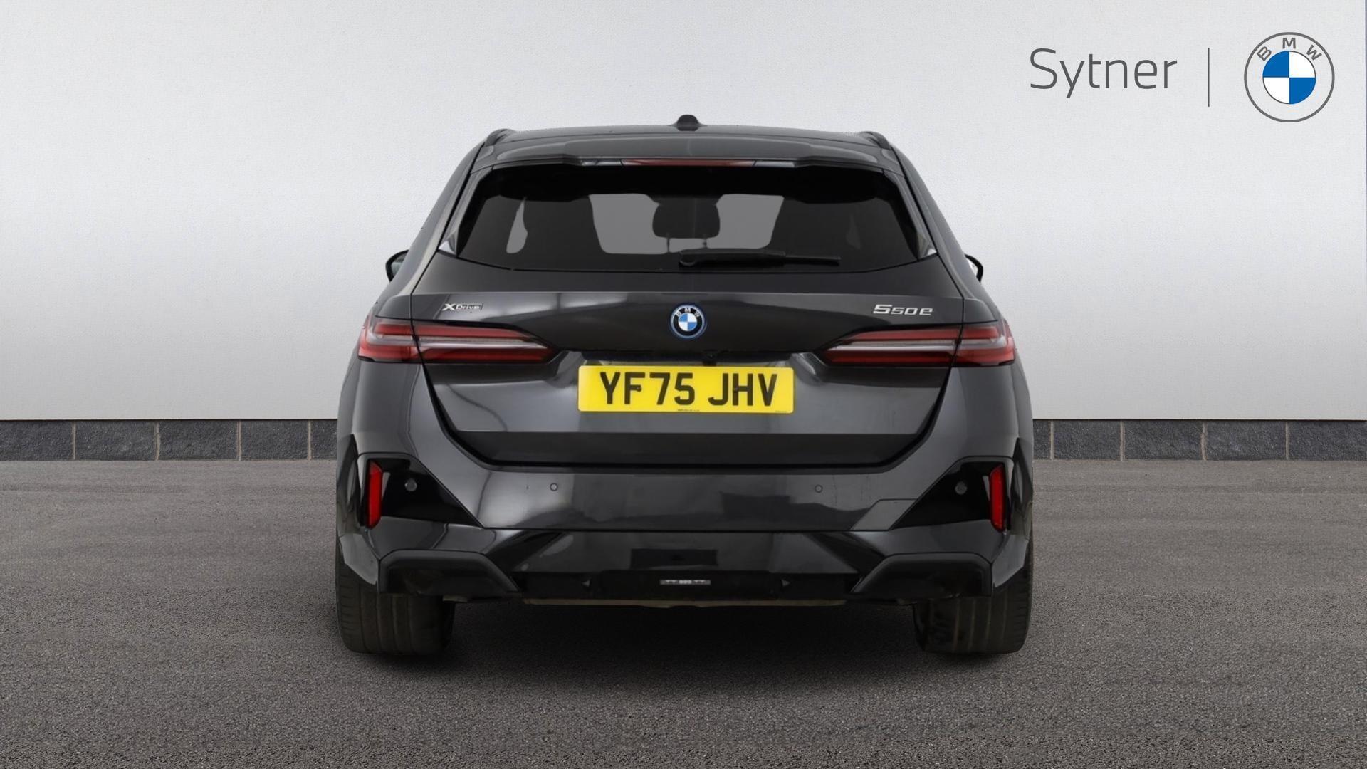 BMW 5 Series view 15